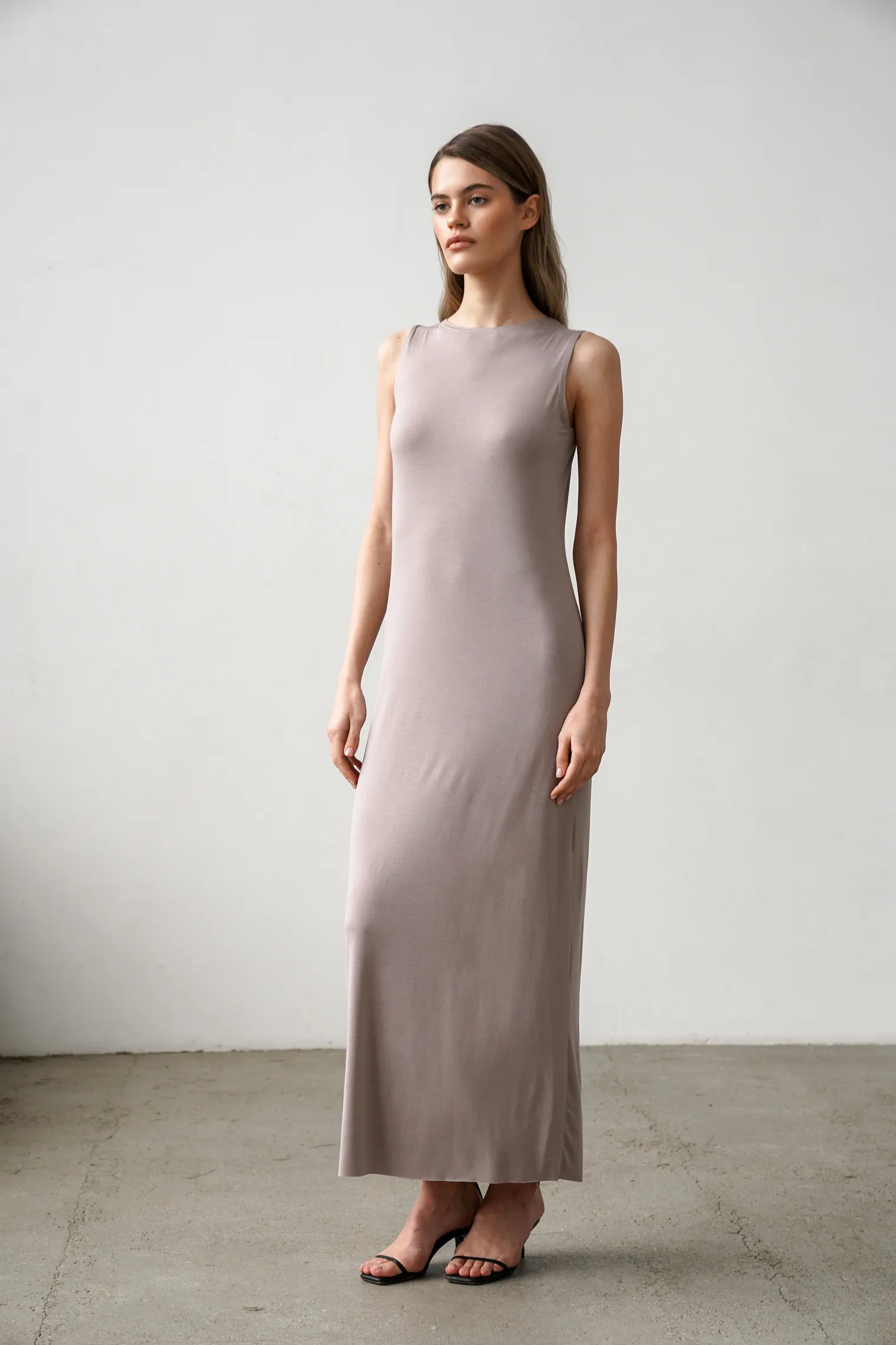 Платье макси цвета капучино фото 7