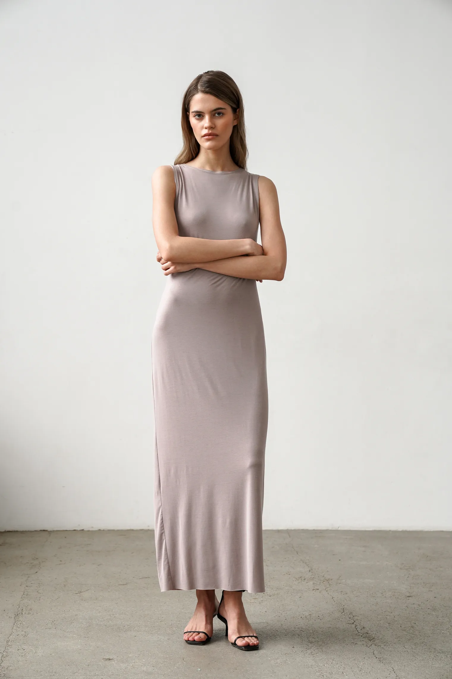 Платье макси цвета капучино фото 5