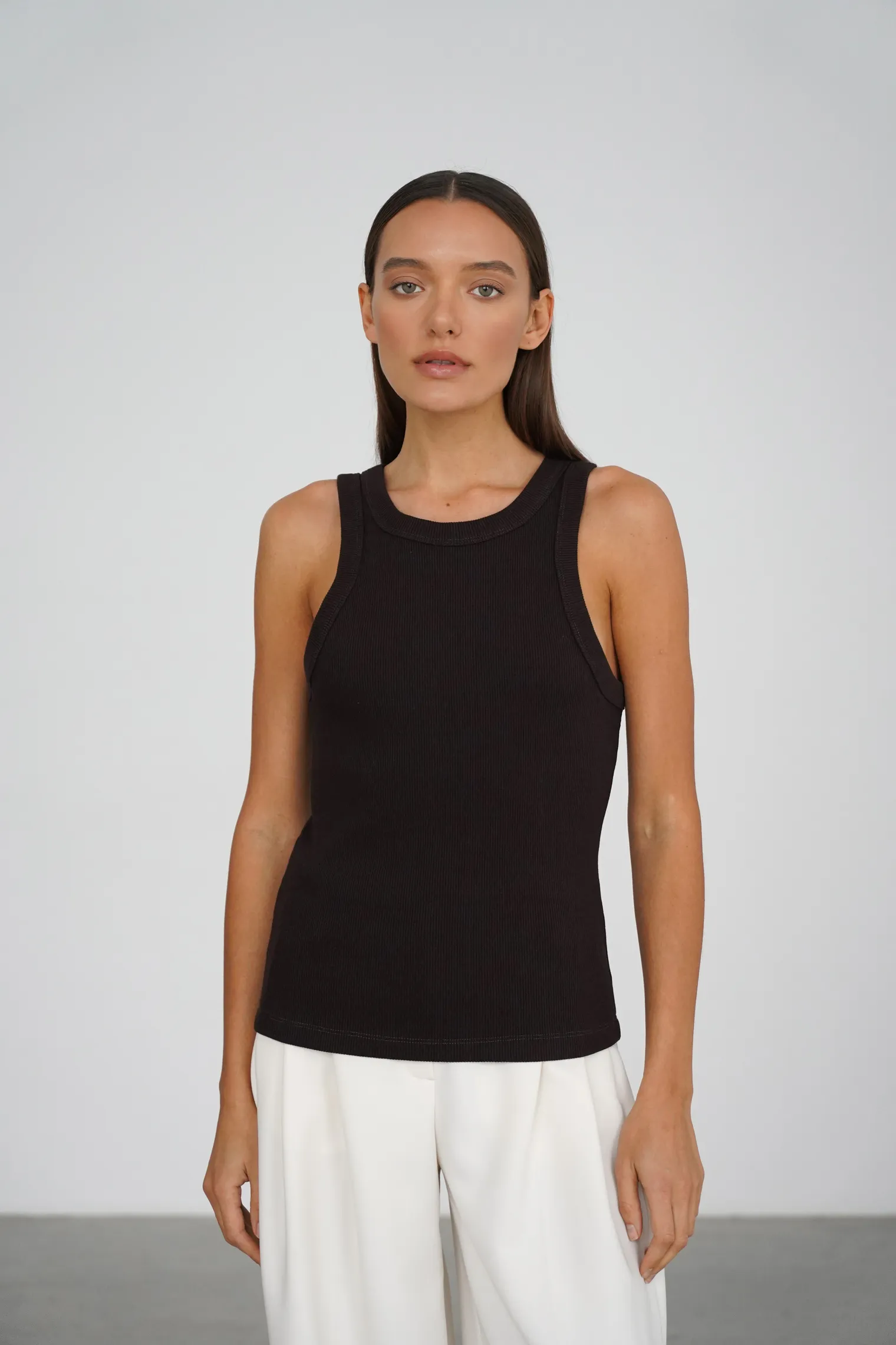 Майка в рубчик цвета горький шоколад фото 1