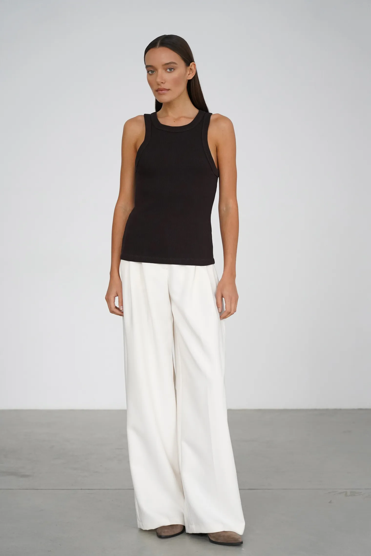 Майка в рубчик цвета горький шоколад фото 2