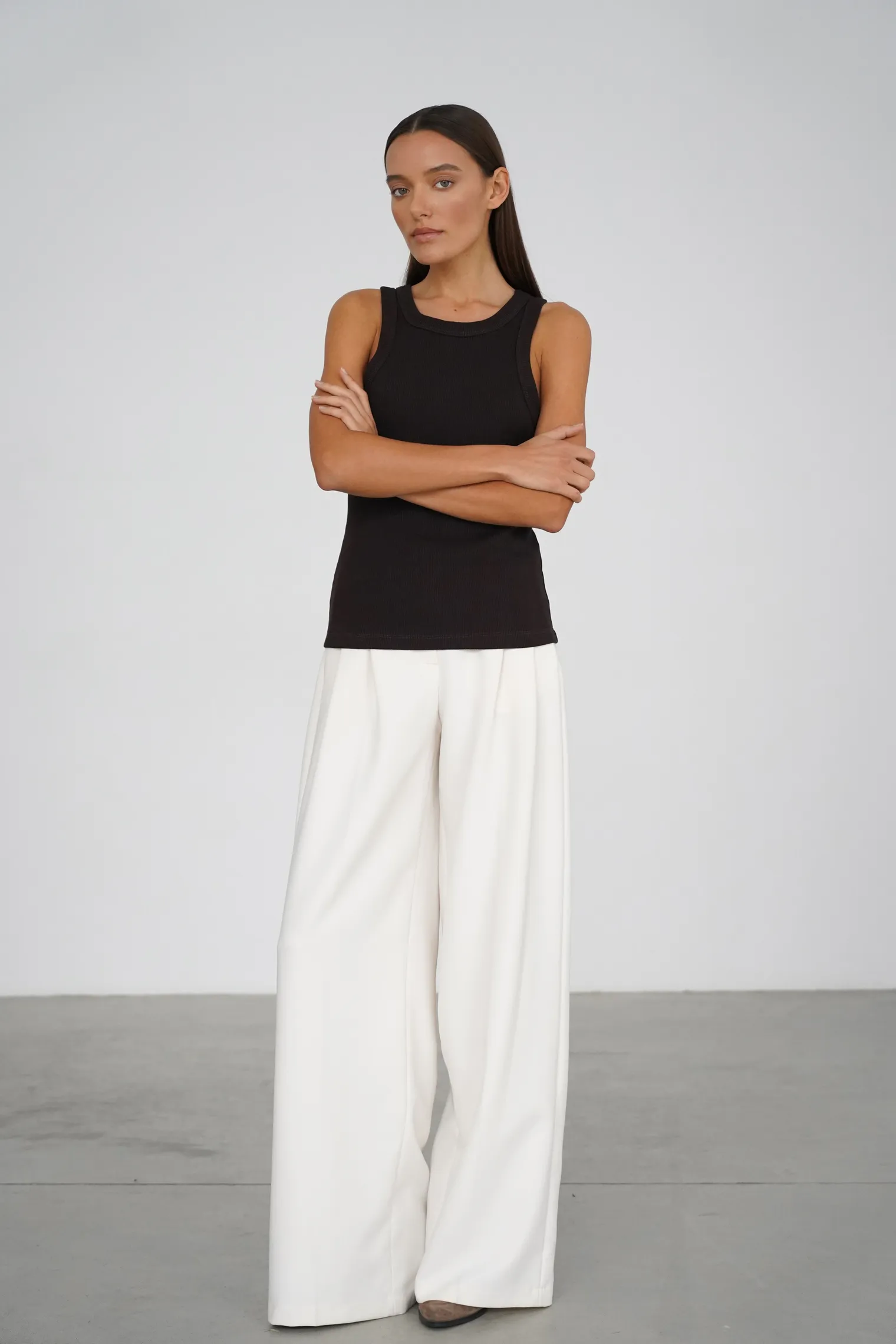 Майка в рубчик цвета горький шоколад фото 5