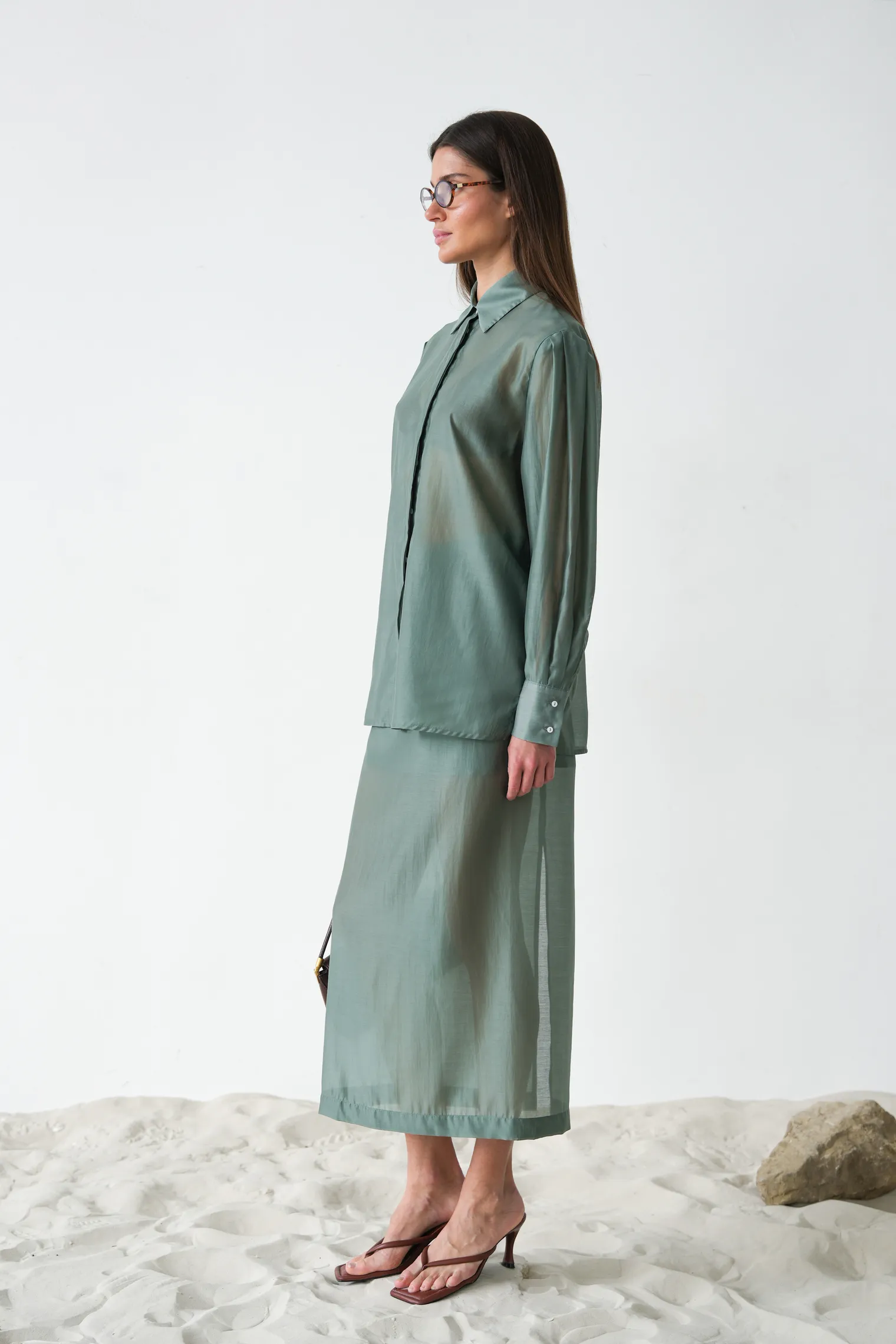 Юбка миди из прозрачной ткани в цвете голубая ель фото 3