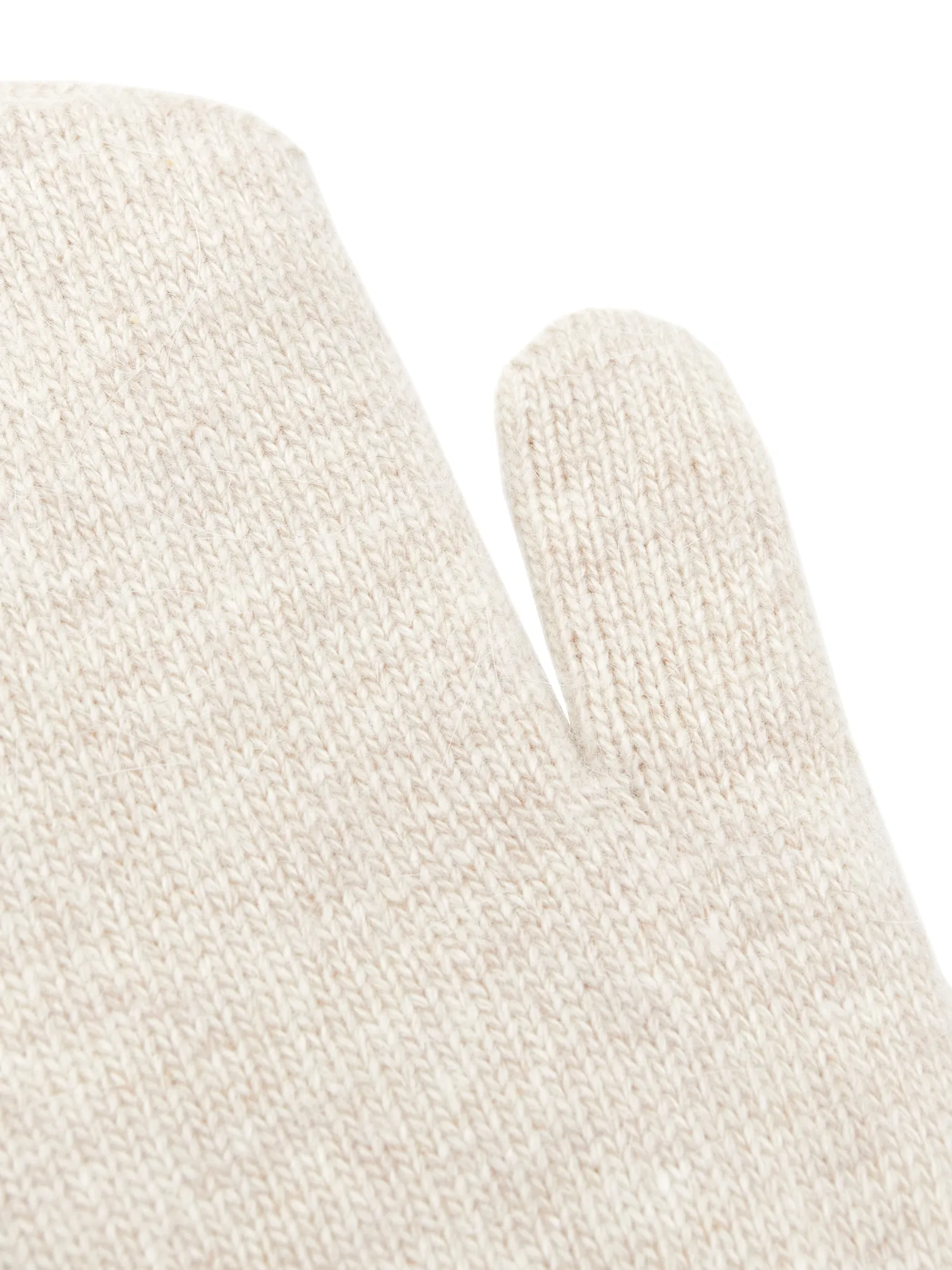 Варежки из ангоры молочного цвета фото 2