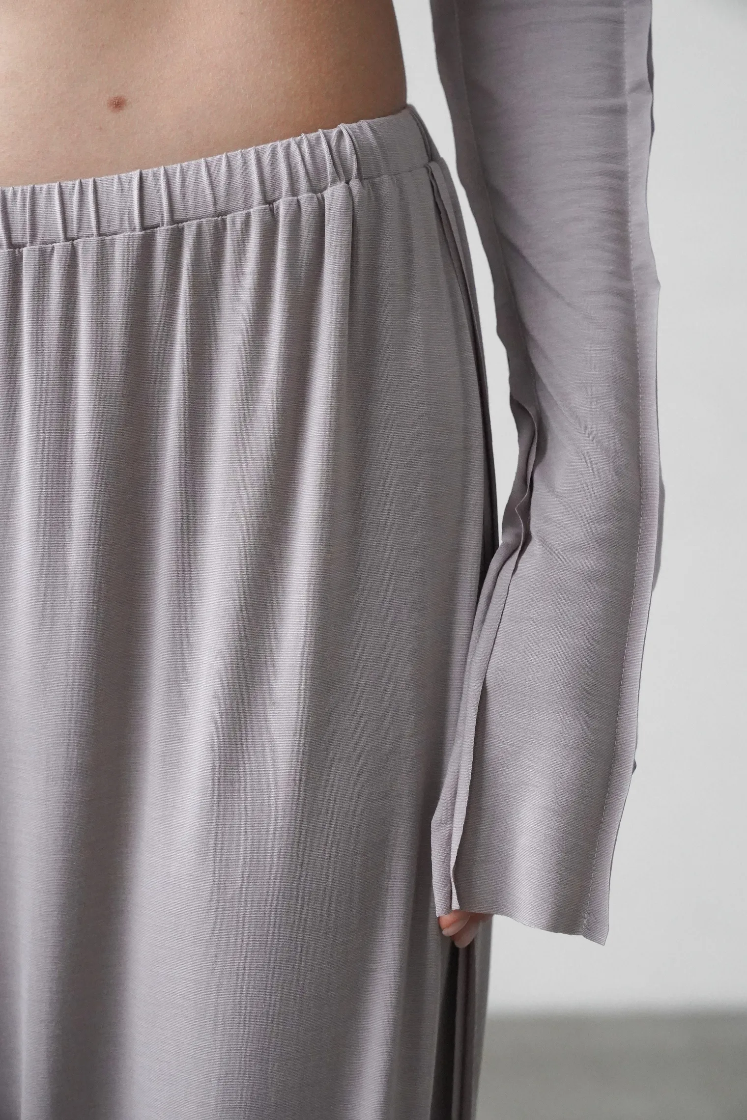 Брюки свободного кроя на резинке цвета капучино фото 2