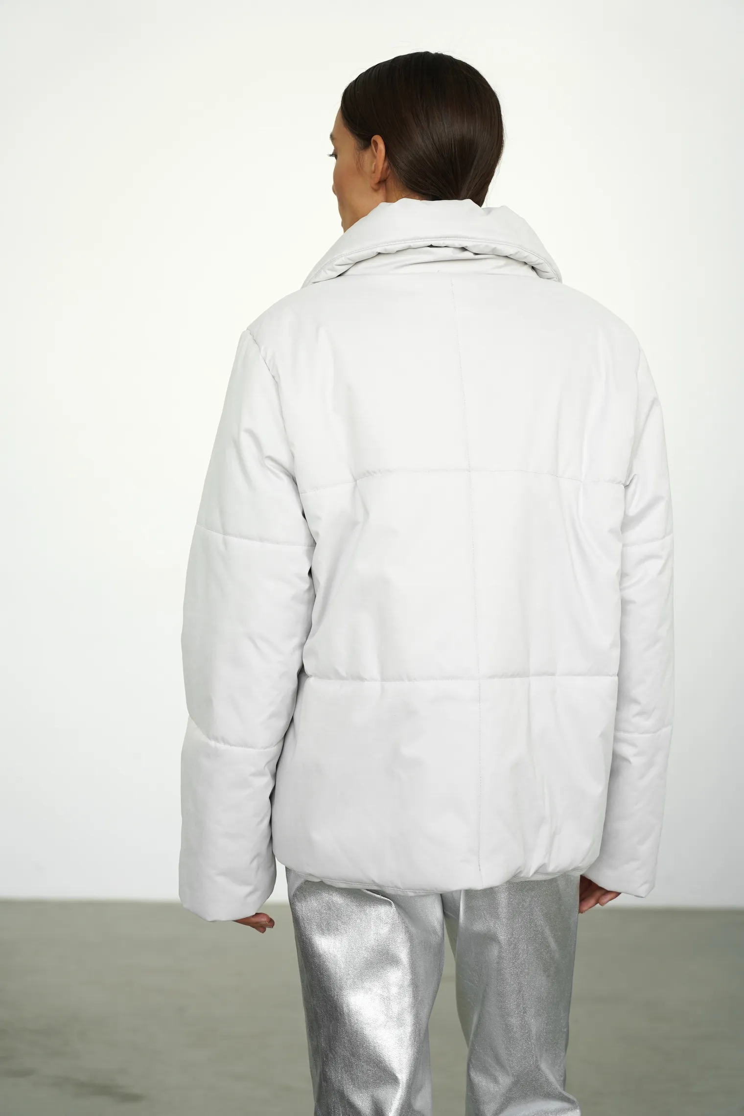 Куртка утепленная пепельного цвета фото 4