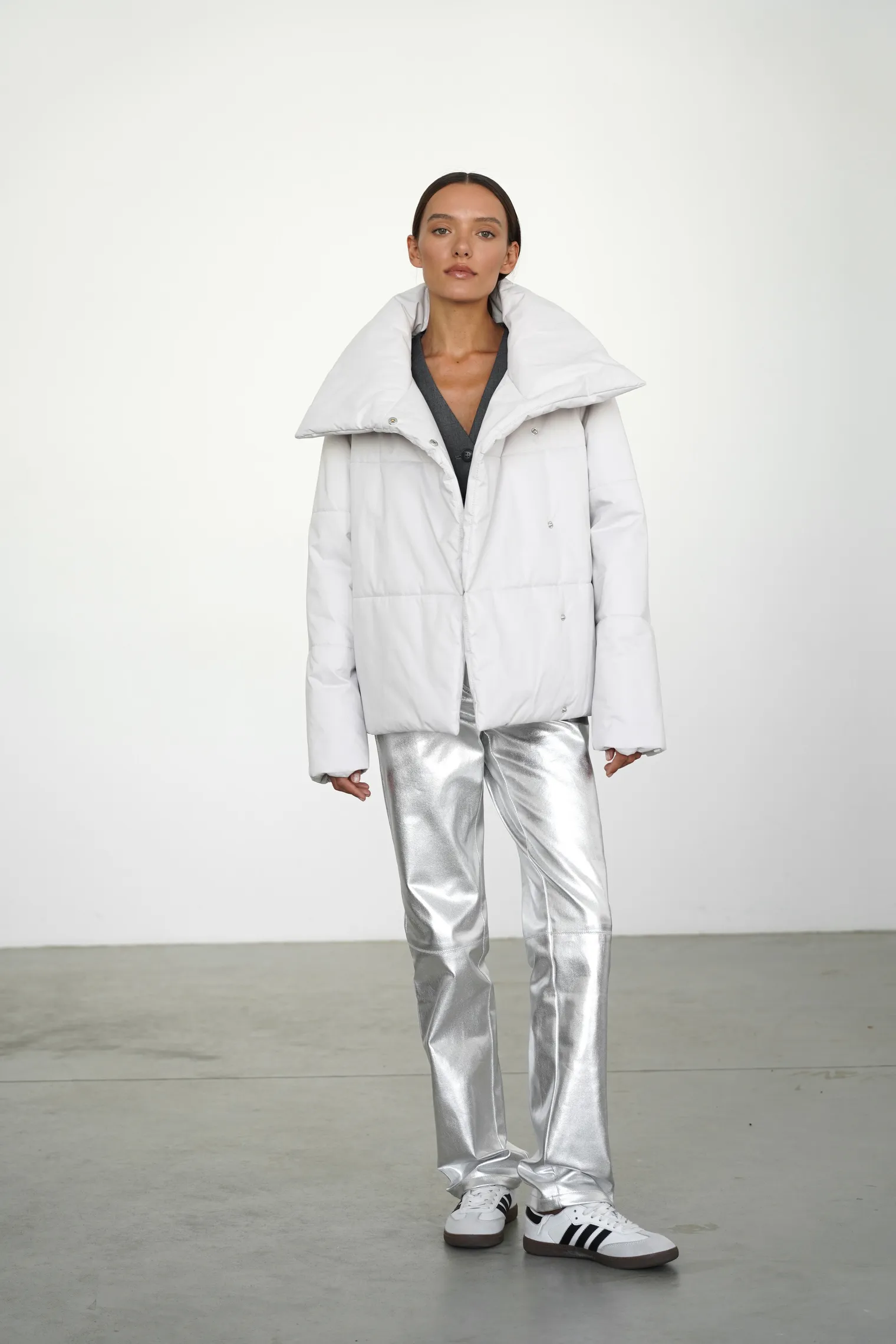 Куртка утепленная пепельного цвета фото 7