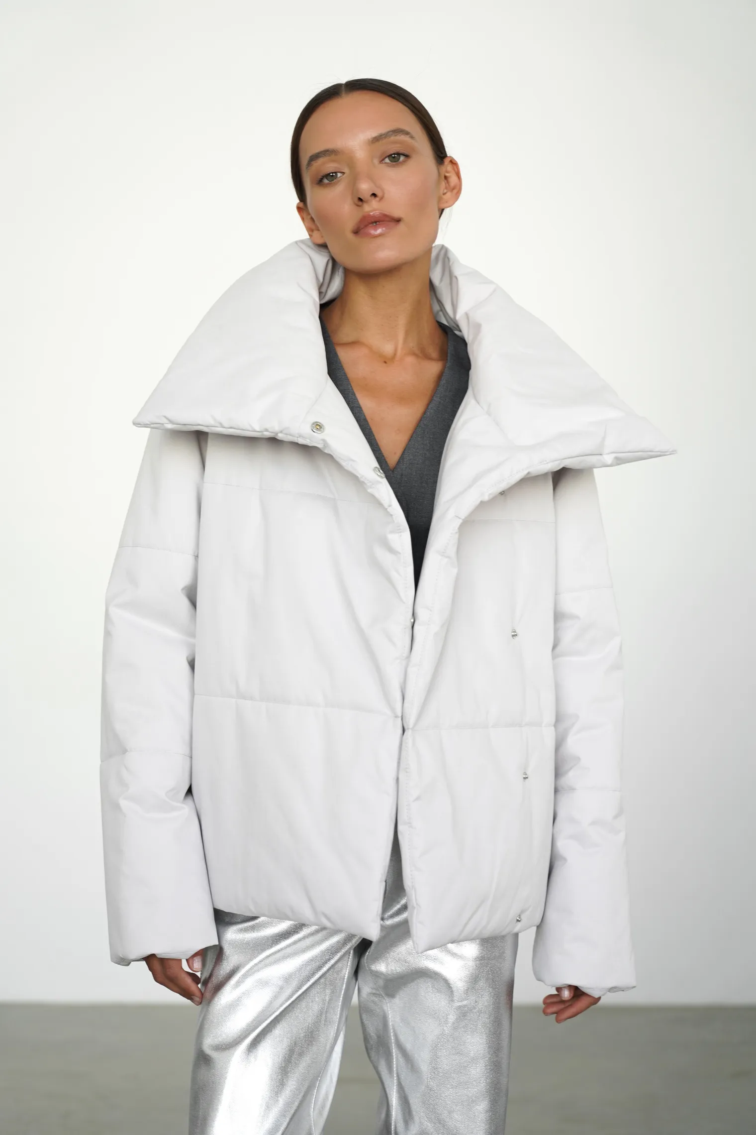 Куртка утепленная пепельного цвета фото 1