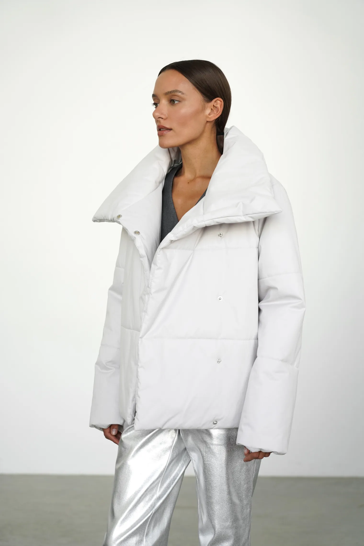 Куртка утепленная пепельного цвета фото 5