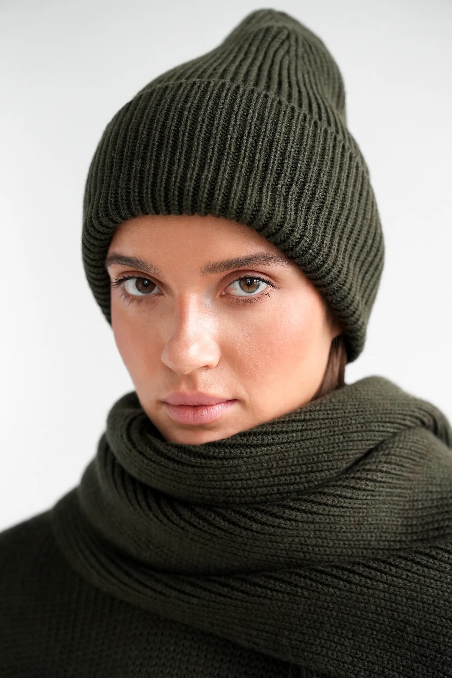 Шарф из шерсти мериноса цвета хаки фото 2