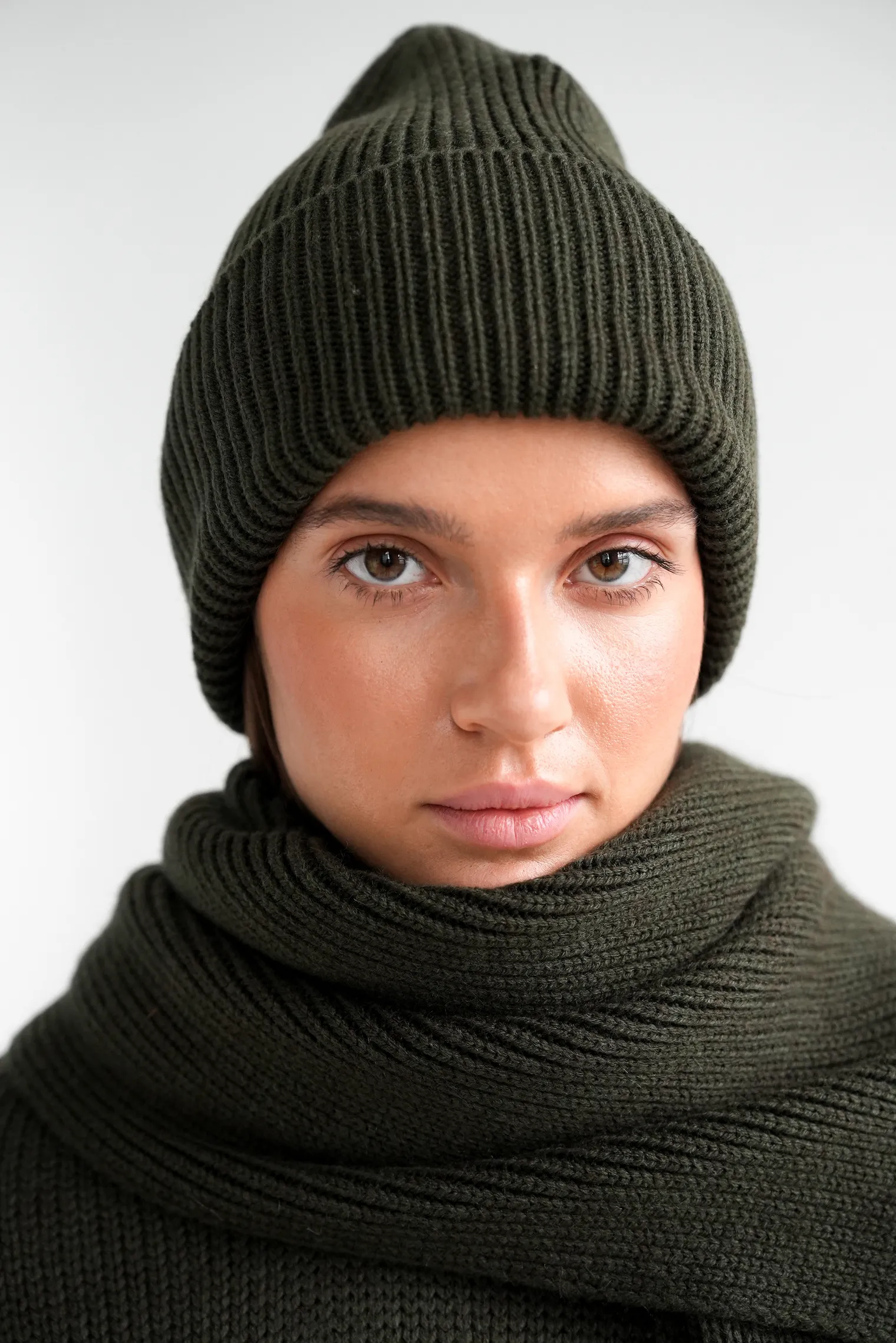 Шарф из шерсти мериноса цвета хаки фото 6