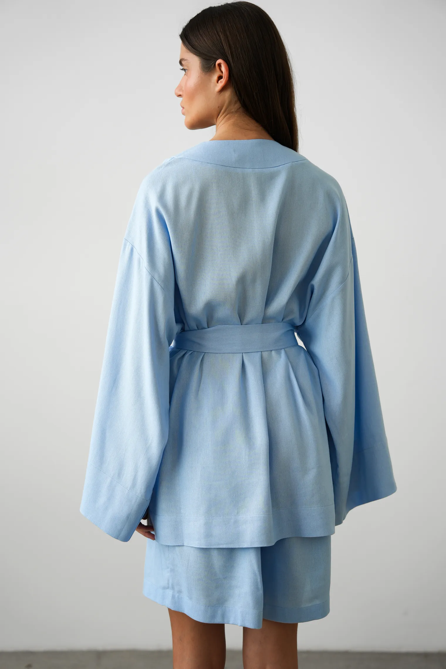 Кимоно с поясом голубого цвета фото 3