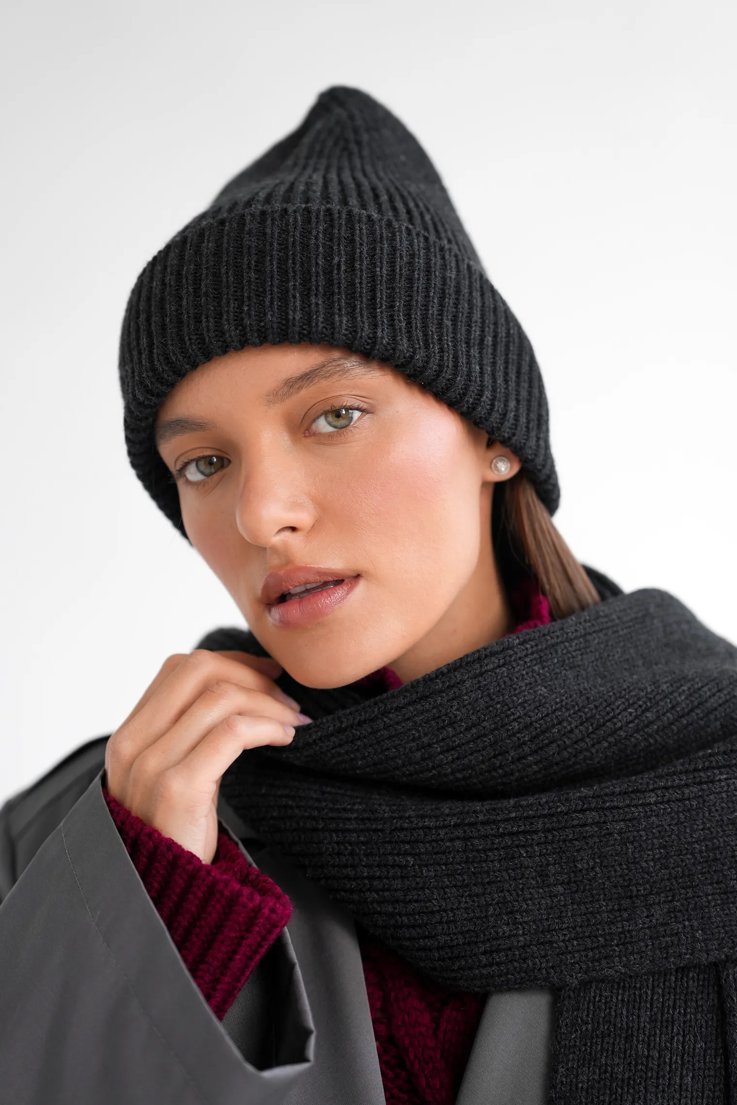 Шапка из шерсти мериноса графитового цвета фото 4