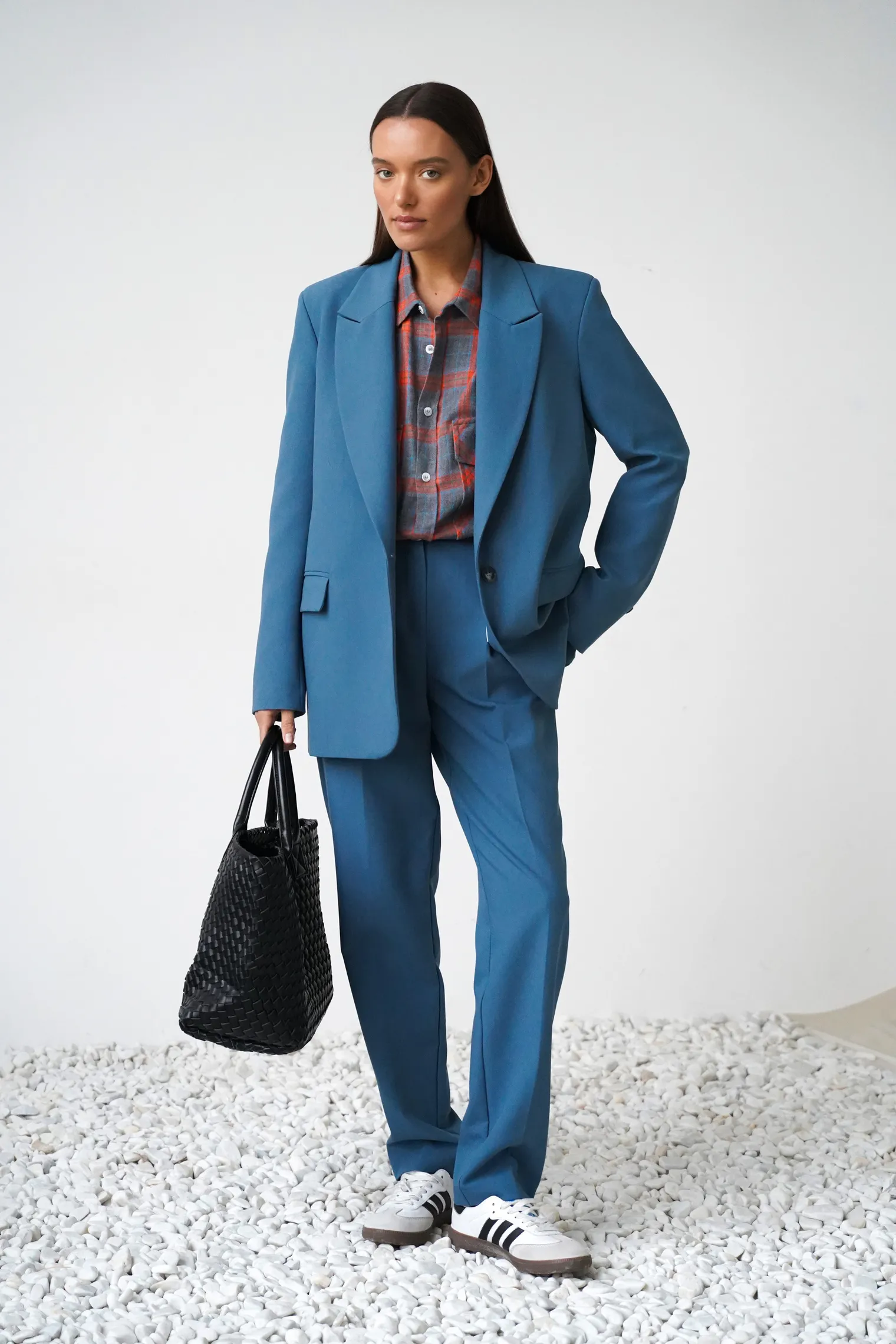 Брюки с завышенной талией цвета деним фото 1