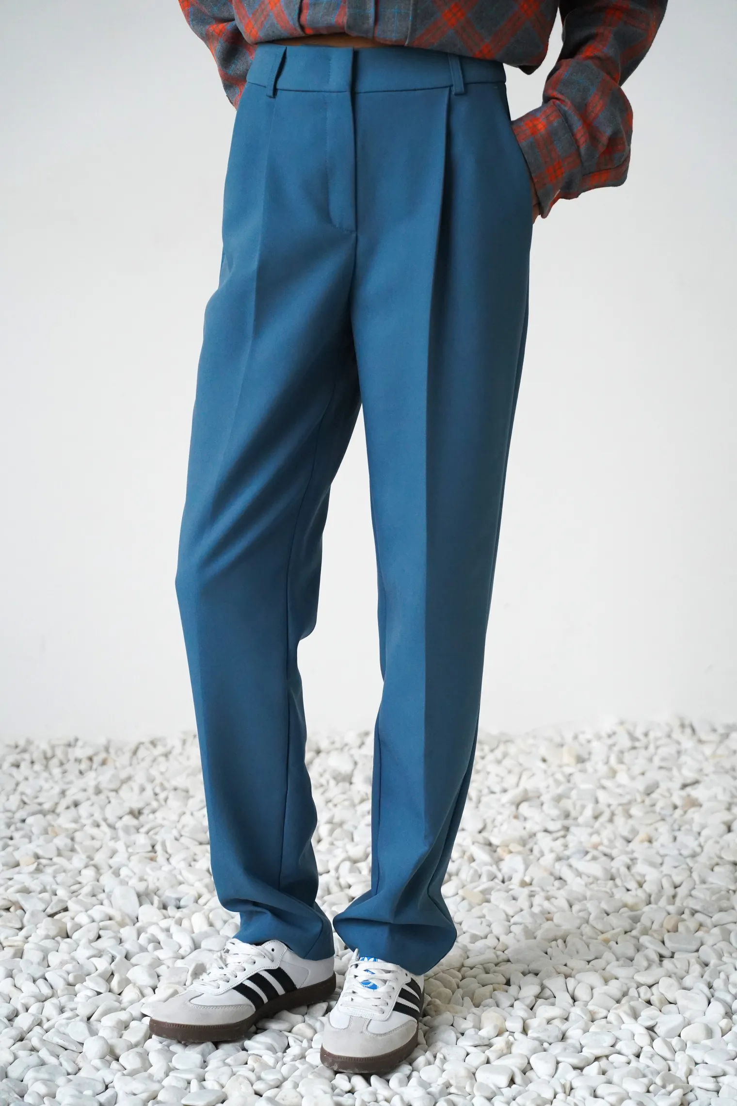 Брюки с завышенной талией цвета деним фото 3