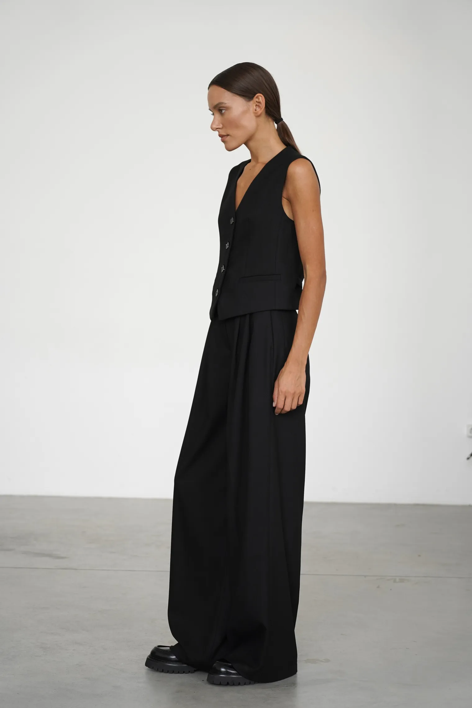 Брюки широкого кроя с завышенной талией со складками чёрного цвета фото 3