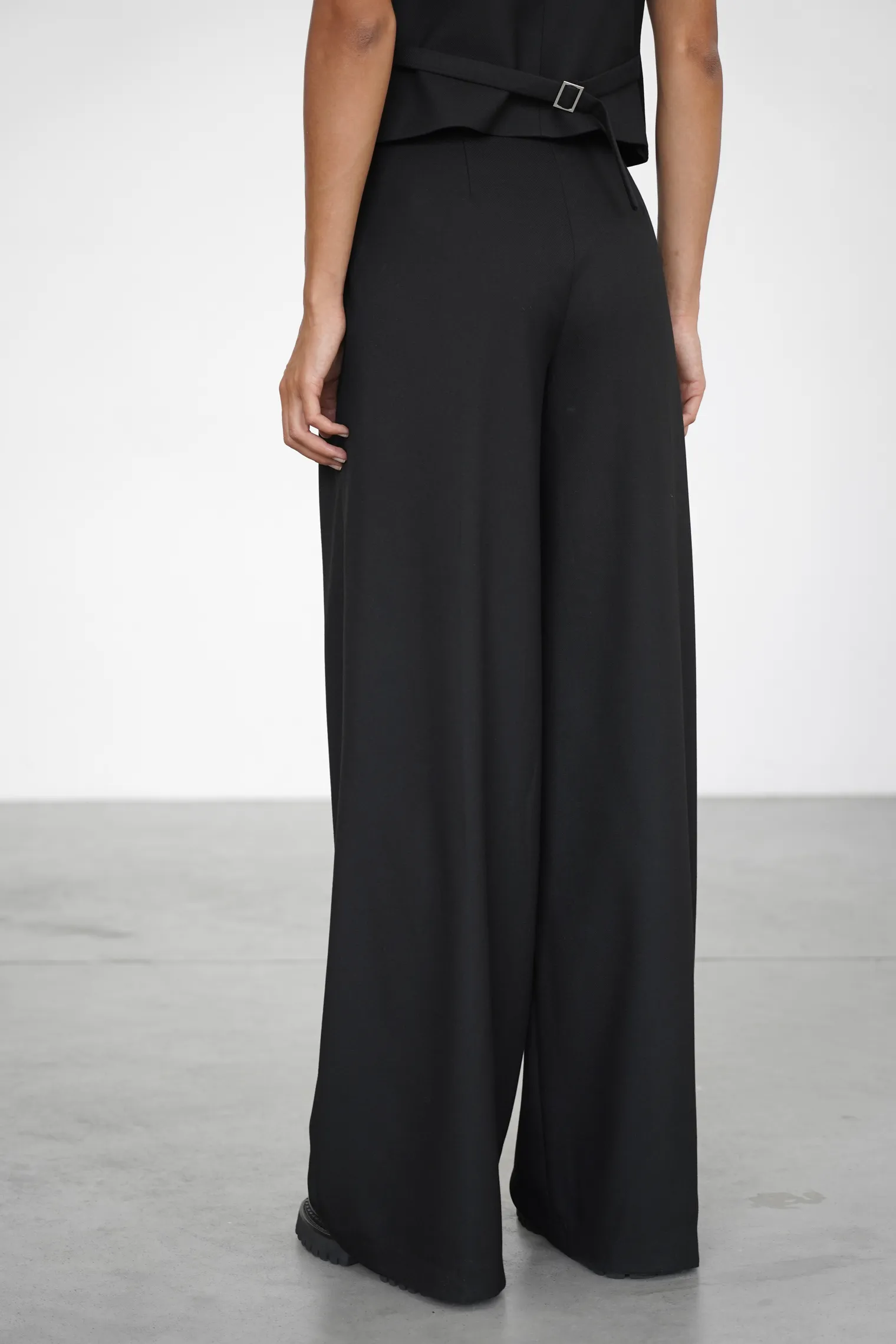 Брюки широкого кроя с завышенной талией со складками чёрного цвета фото 4