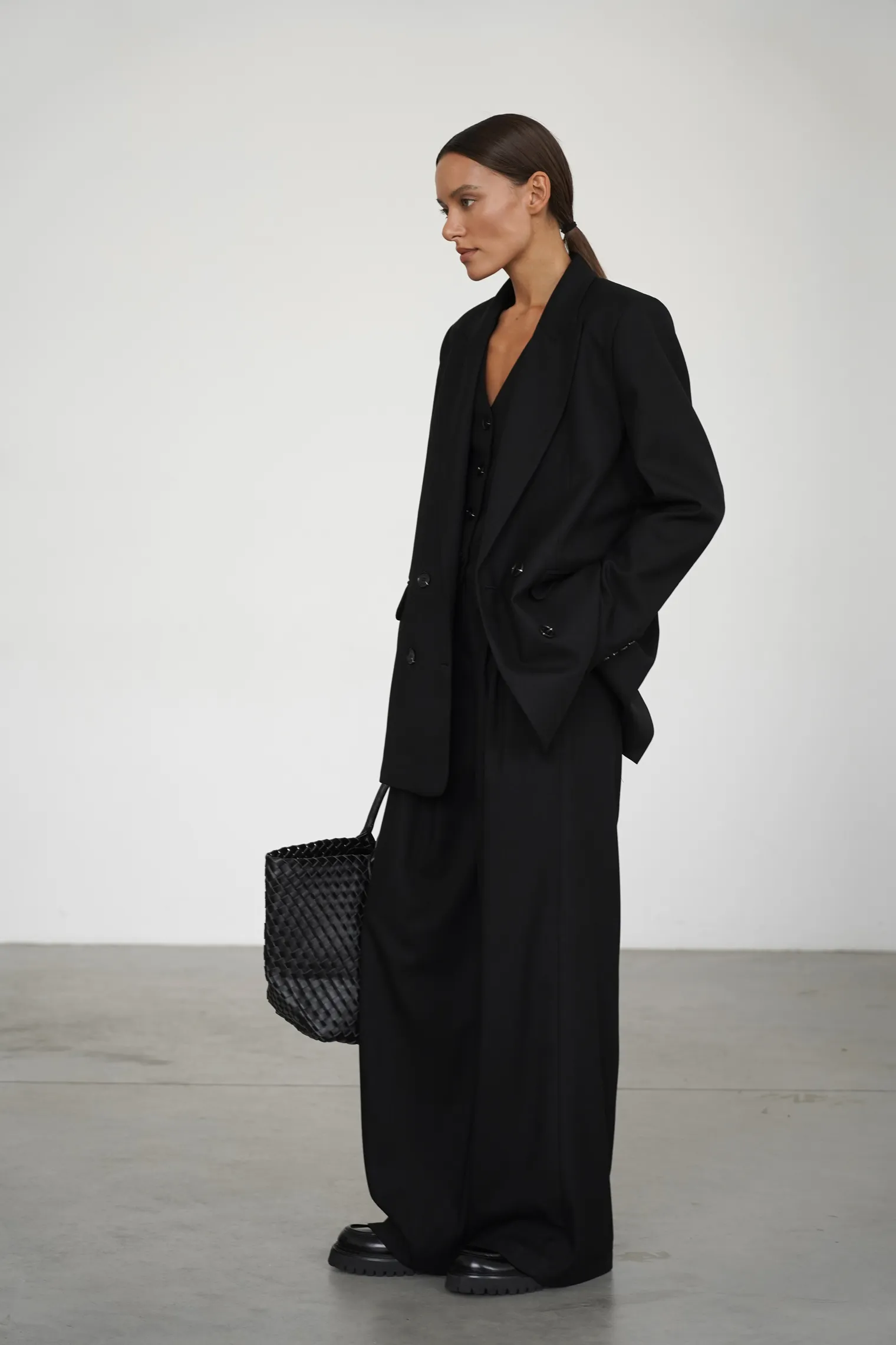 Брюки широкого кроя с завышенной талией со складками чёрного цвета фото 5