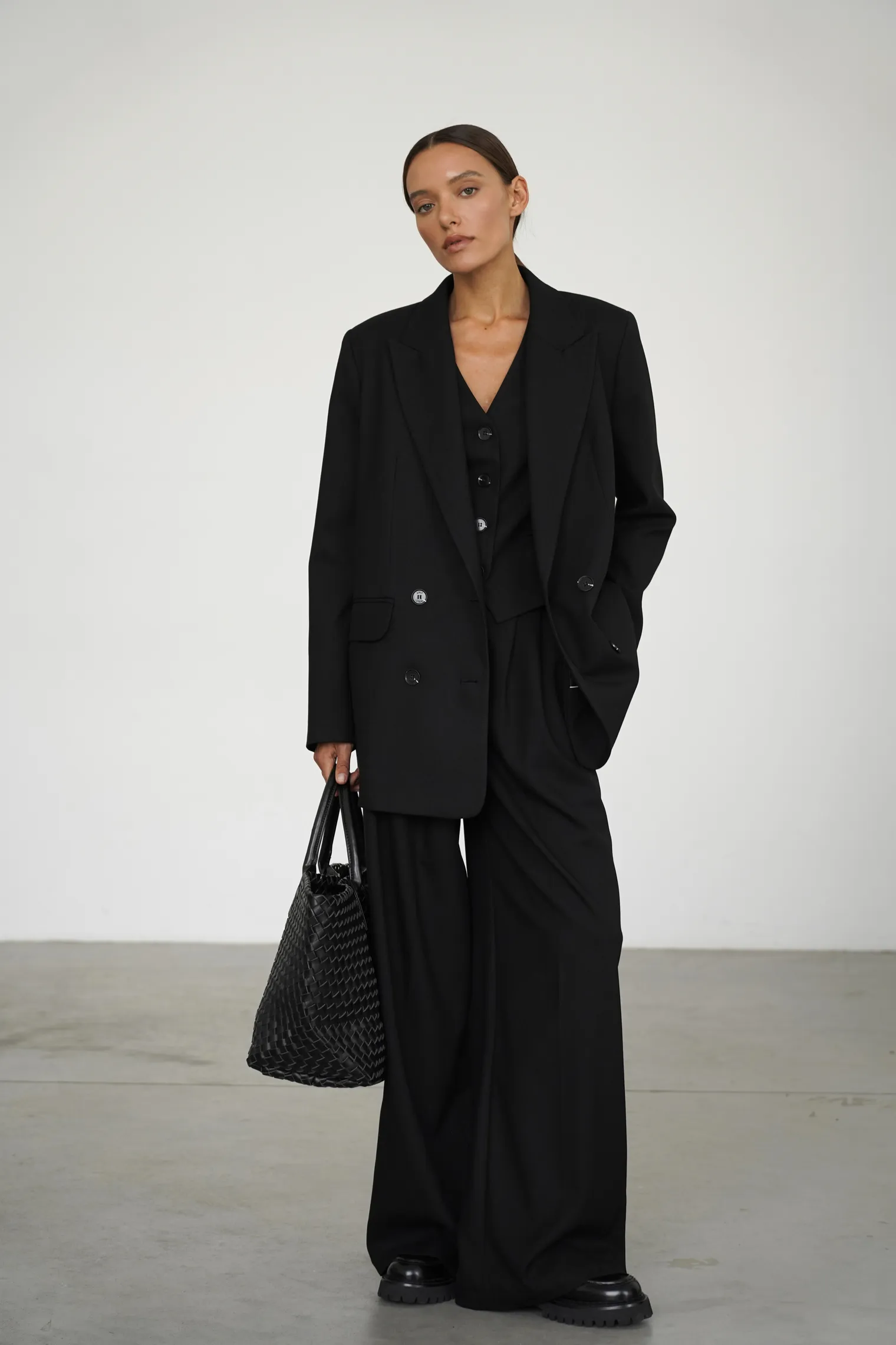 Брюки широкого кроя с завышенной талией со складками чёрного цвета фото 7