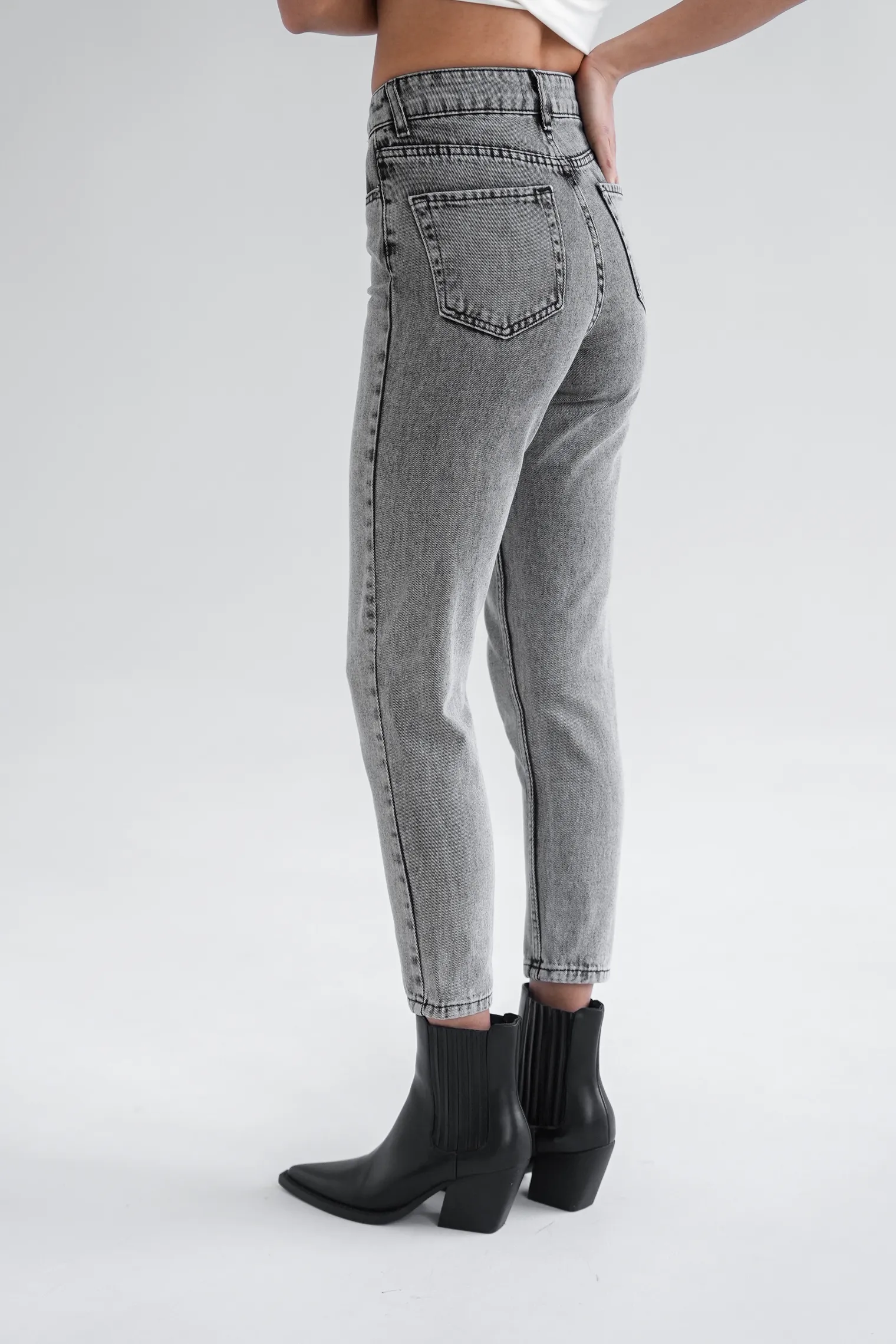 Джинсы с завышенной талией MOM-FIT серого цвета фото 4