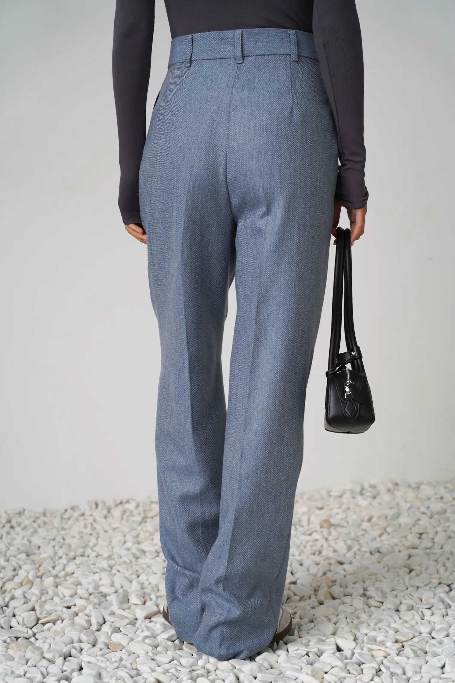 Брюки с завышенной талией прямого кроя цвета голубой/серый в ёлочку фото 4