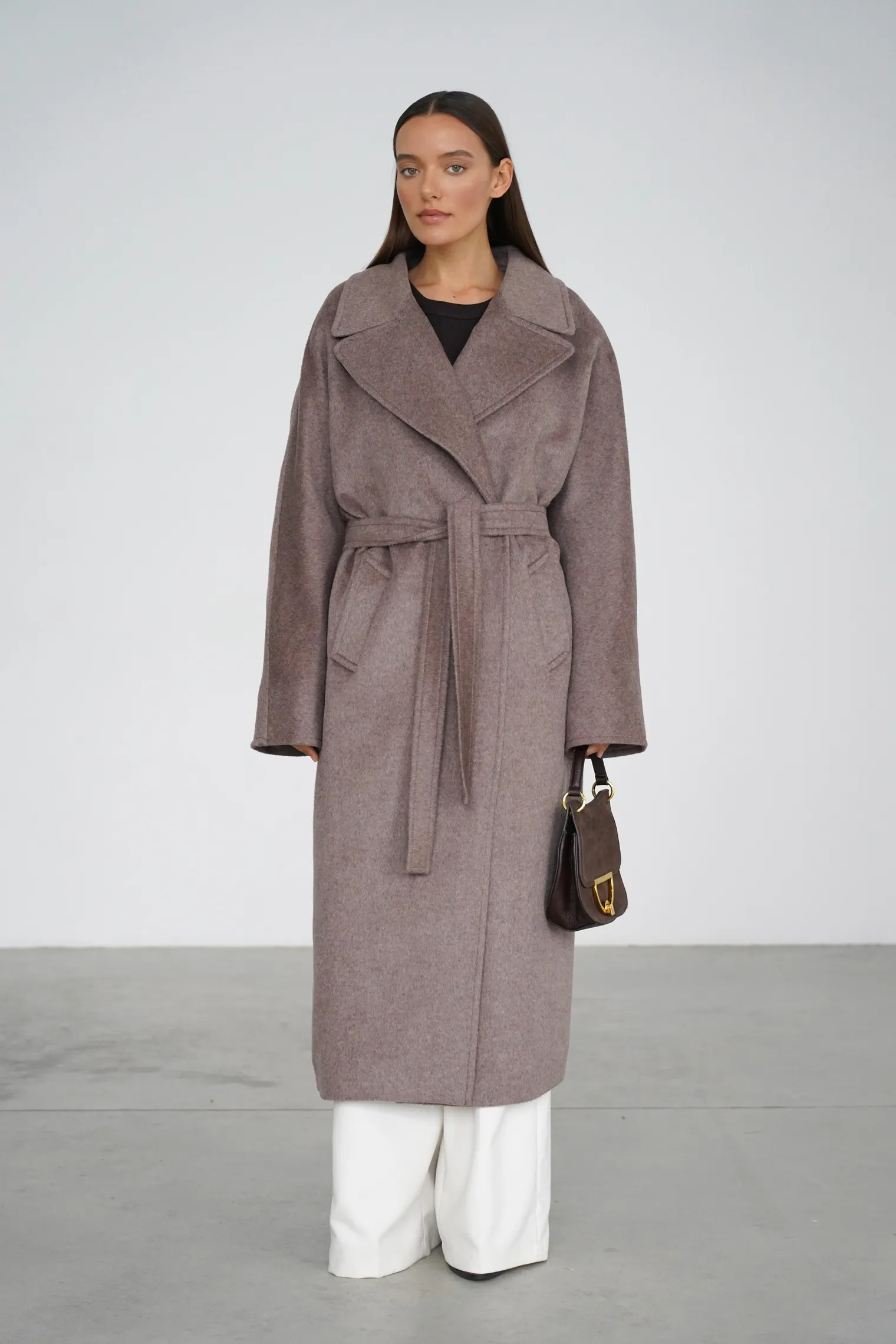 Зимнее пальто-халат с цельнокройным рукавом кофейного цвета фото 3