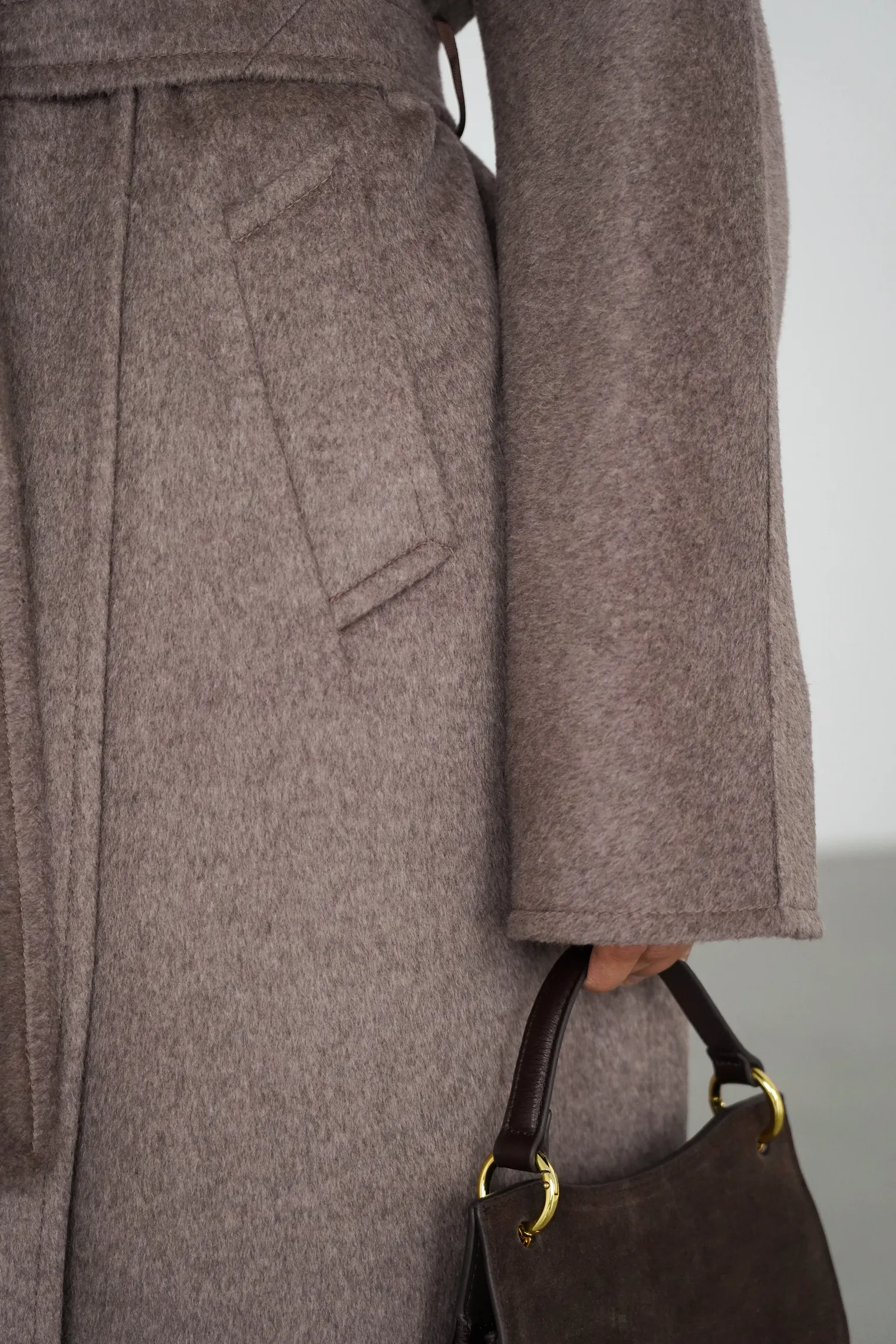 Зимнее пальто-халат с цельнокройным рукавом кофейного цвета фото 7