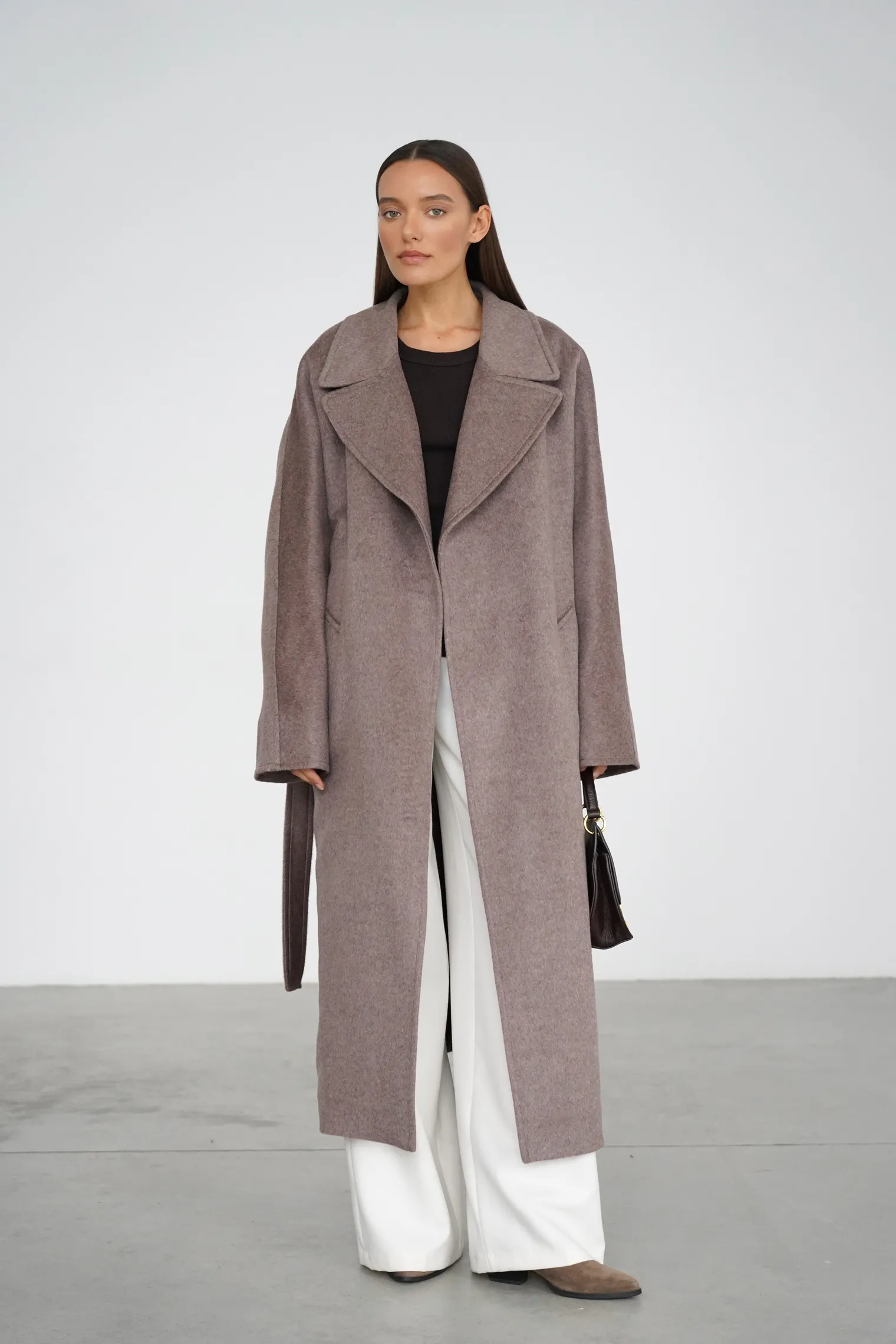 Зимнее пальто-халат с цельнокройным рукавом кофейного цвета фото 1