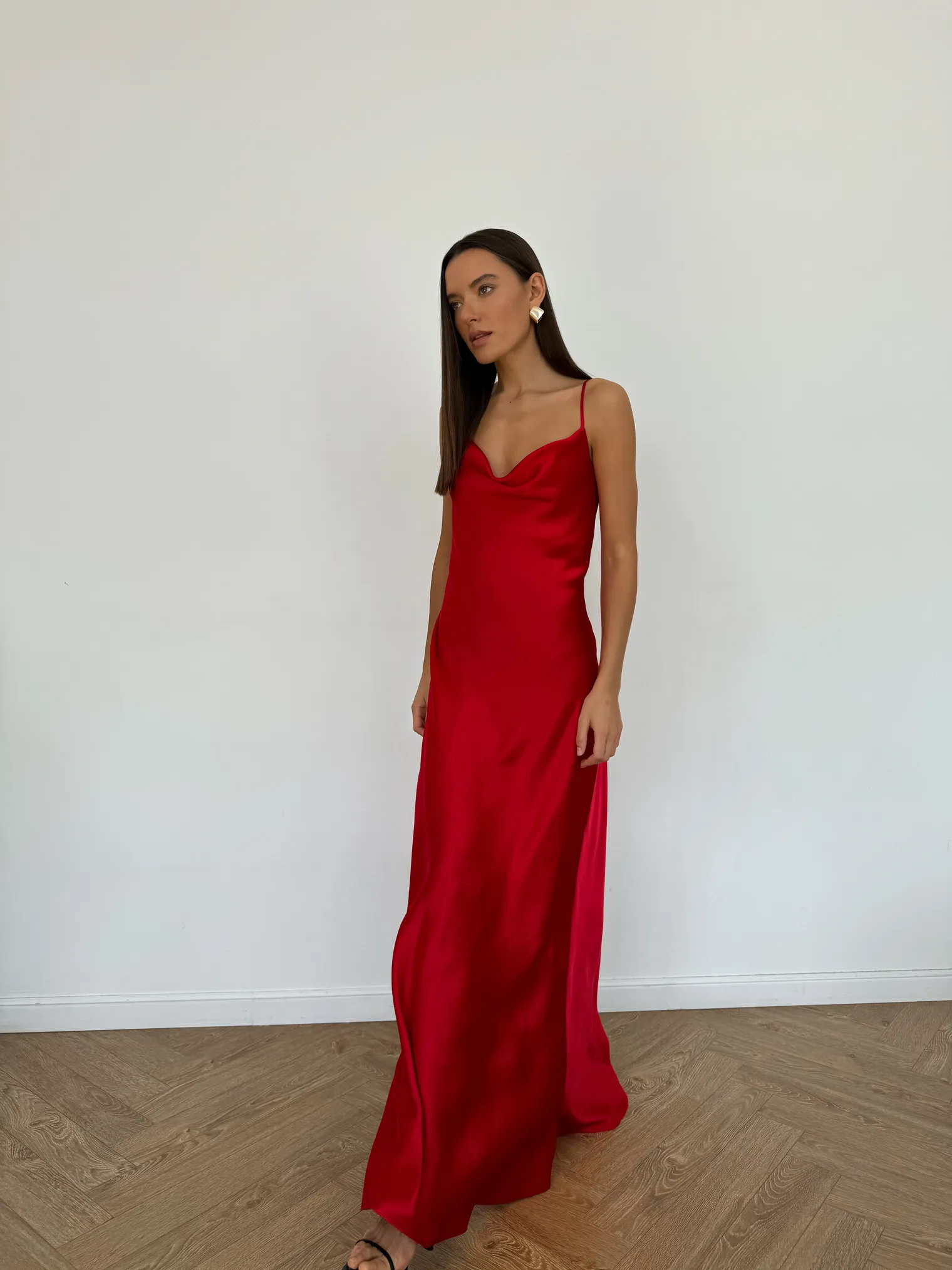 Платье-комбинация из струящейся ткани красного цвета фото 9