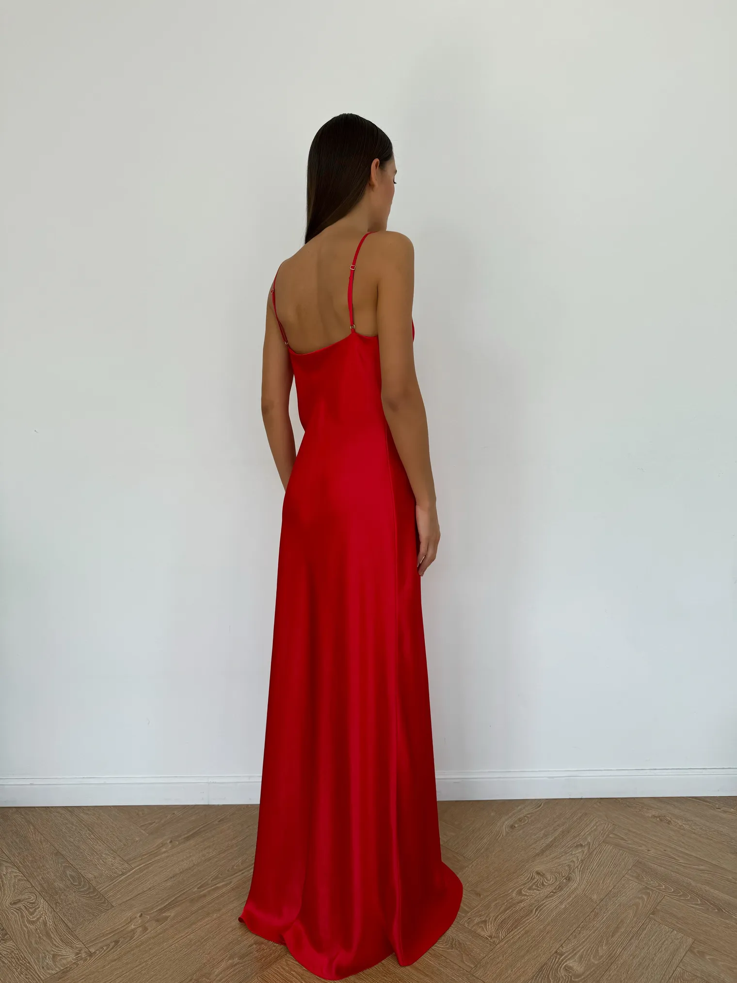 Платье-комбинация из струящейся ткани красного цвета фото 5