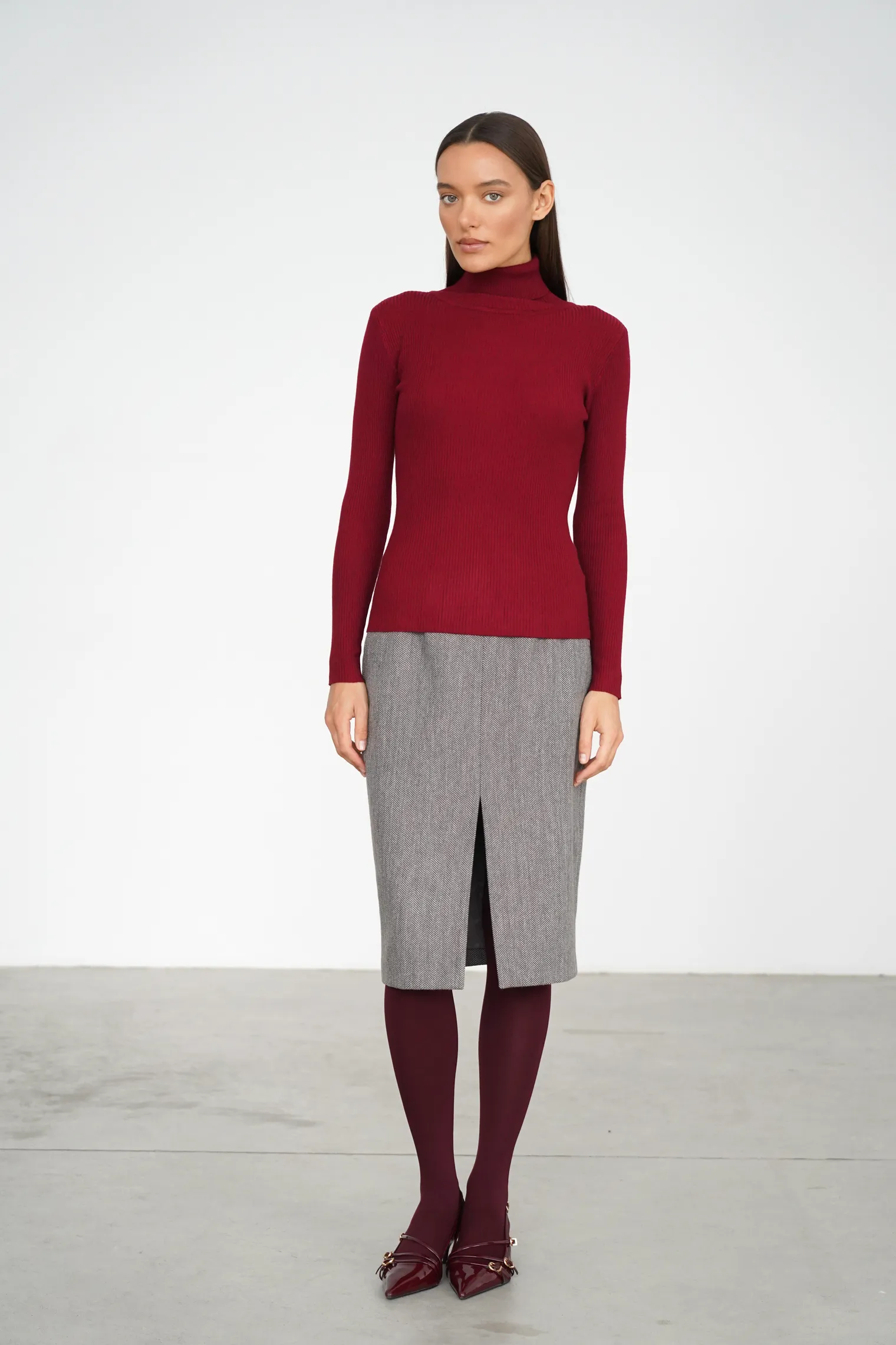 Водолазка мелкой вязки с высоким воротником бордового цвета фото 6