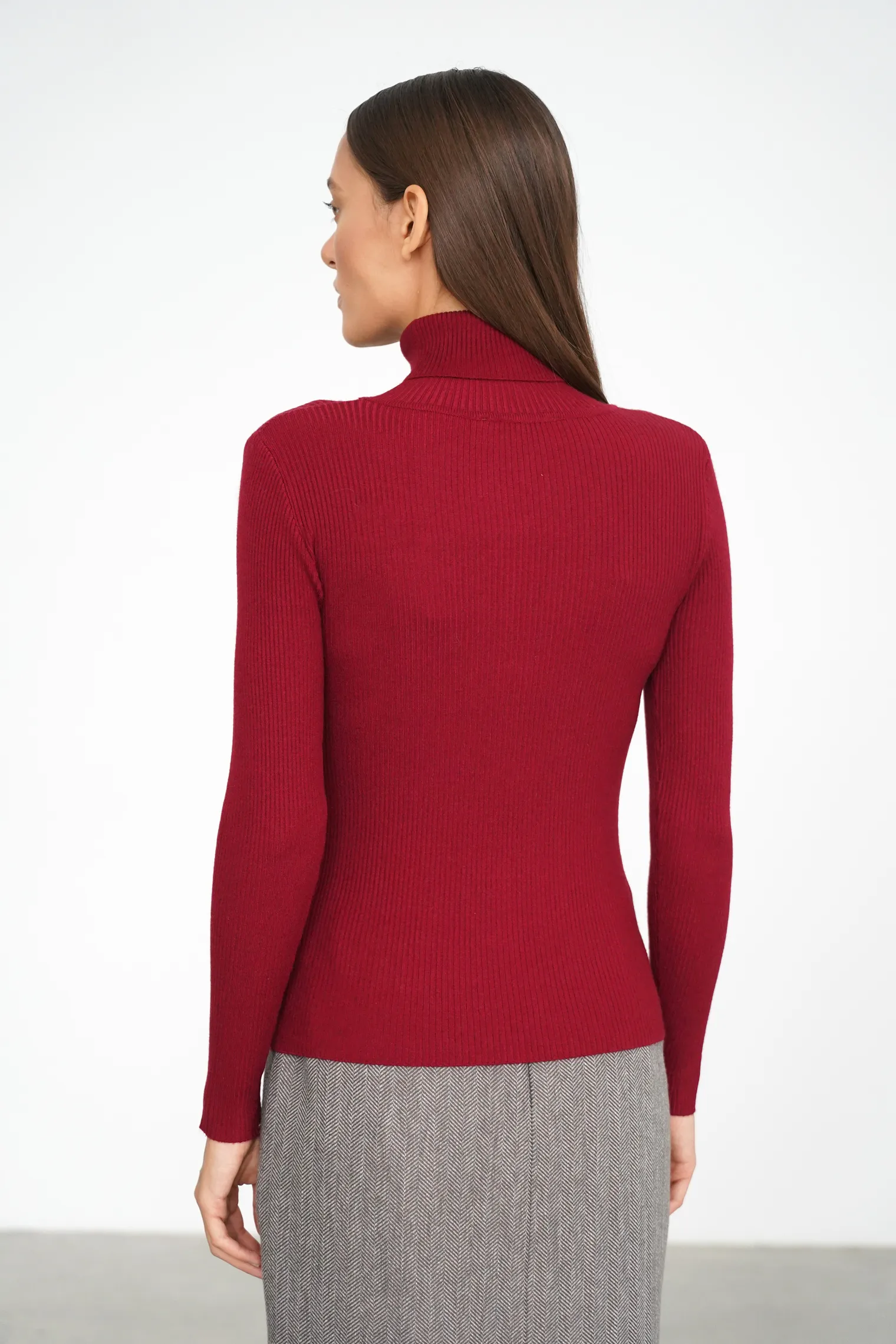 Водолазка мелкой вязки с высоким воротником бордового цвета фото 4