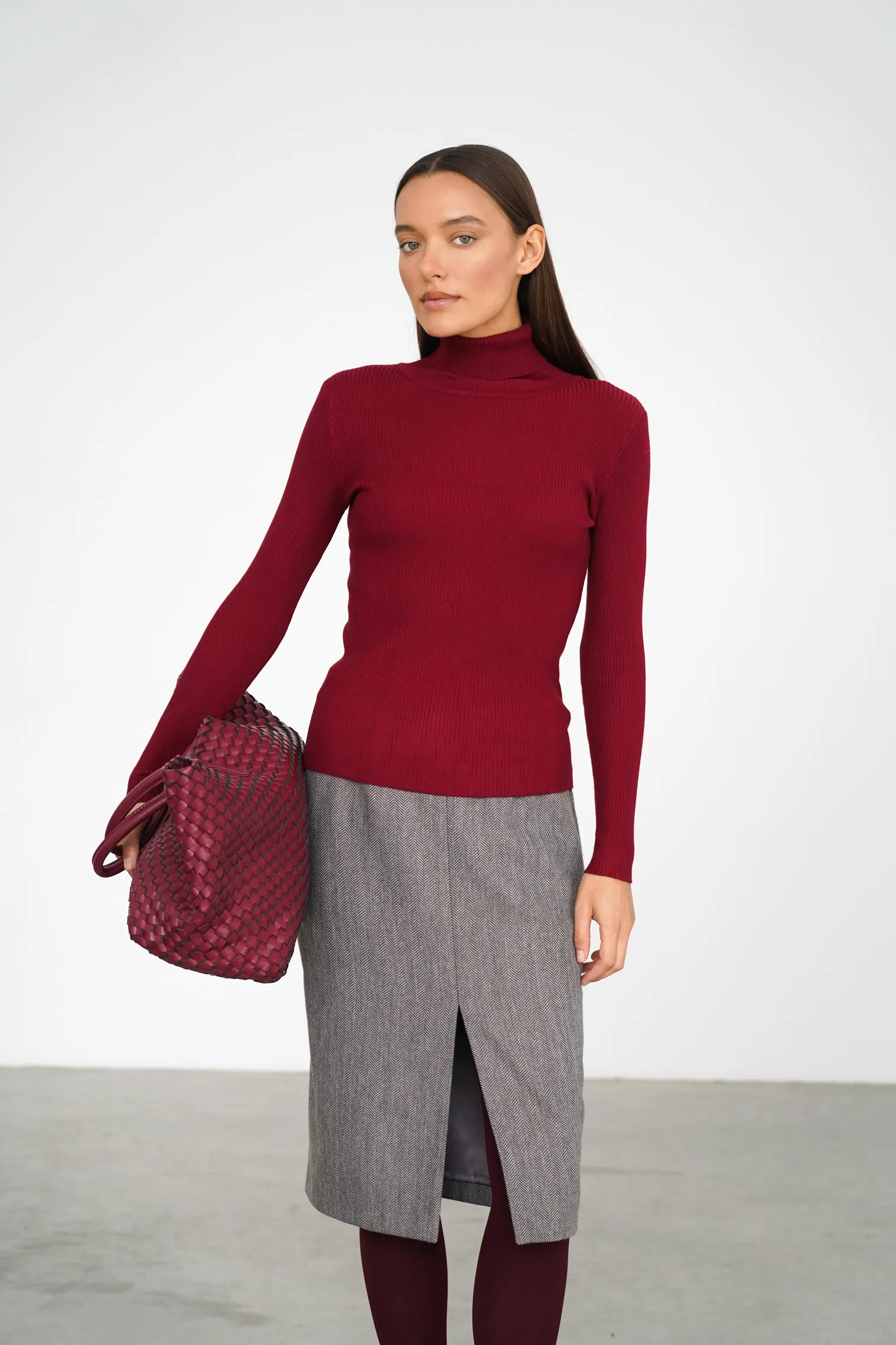 Водолазка мелкой вязки с высоким воротником бордового цвета фото 7
