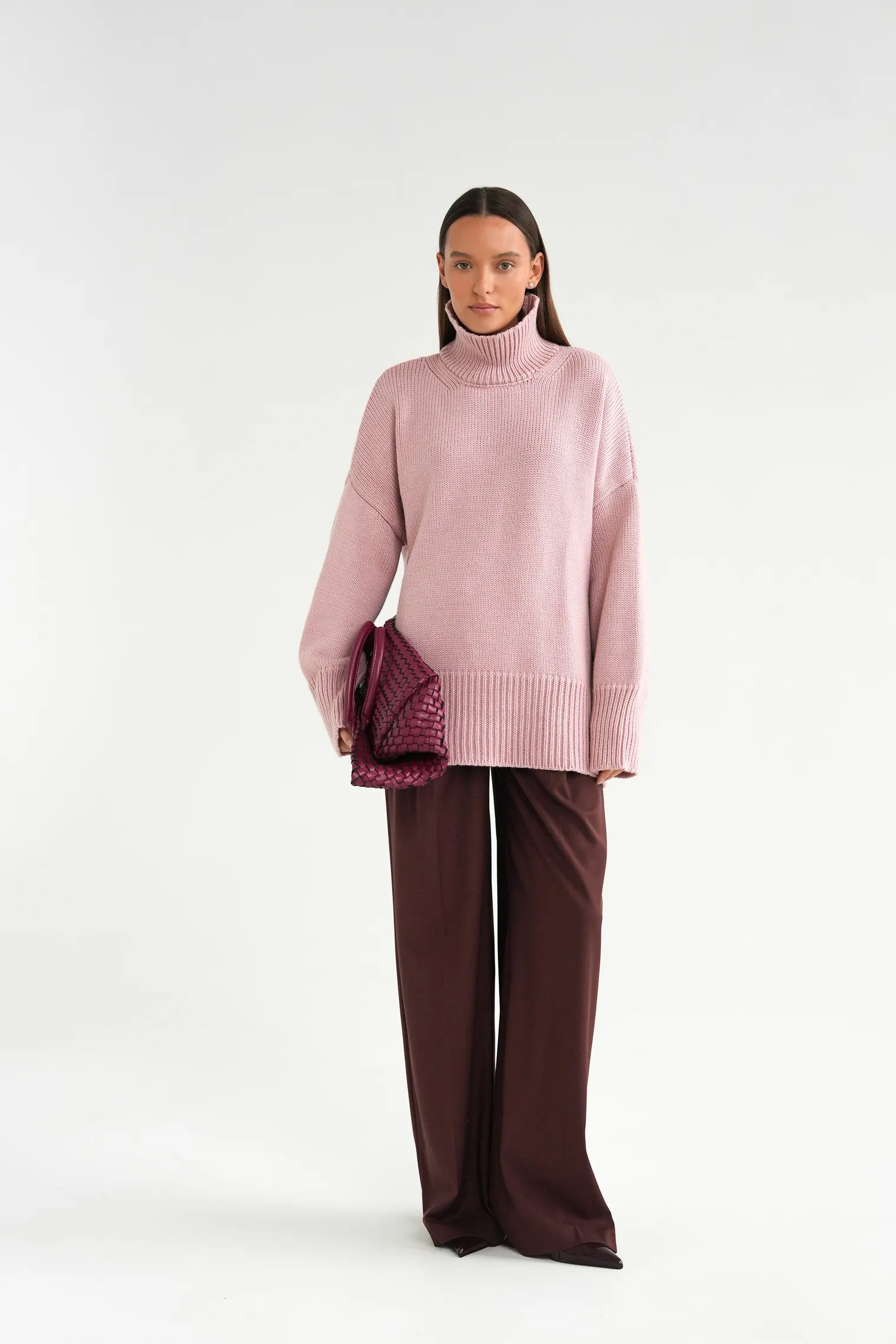 Джемпер крупной вязки с высоким воротником пыльно-розового цвета фото 3