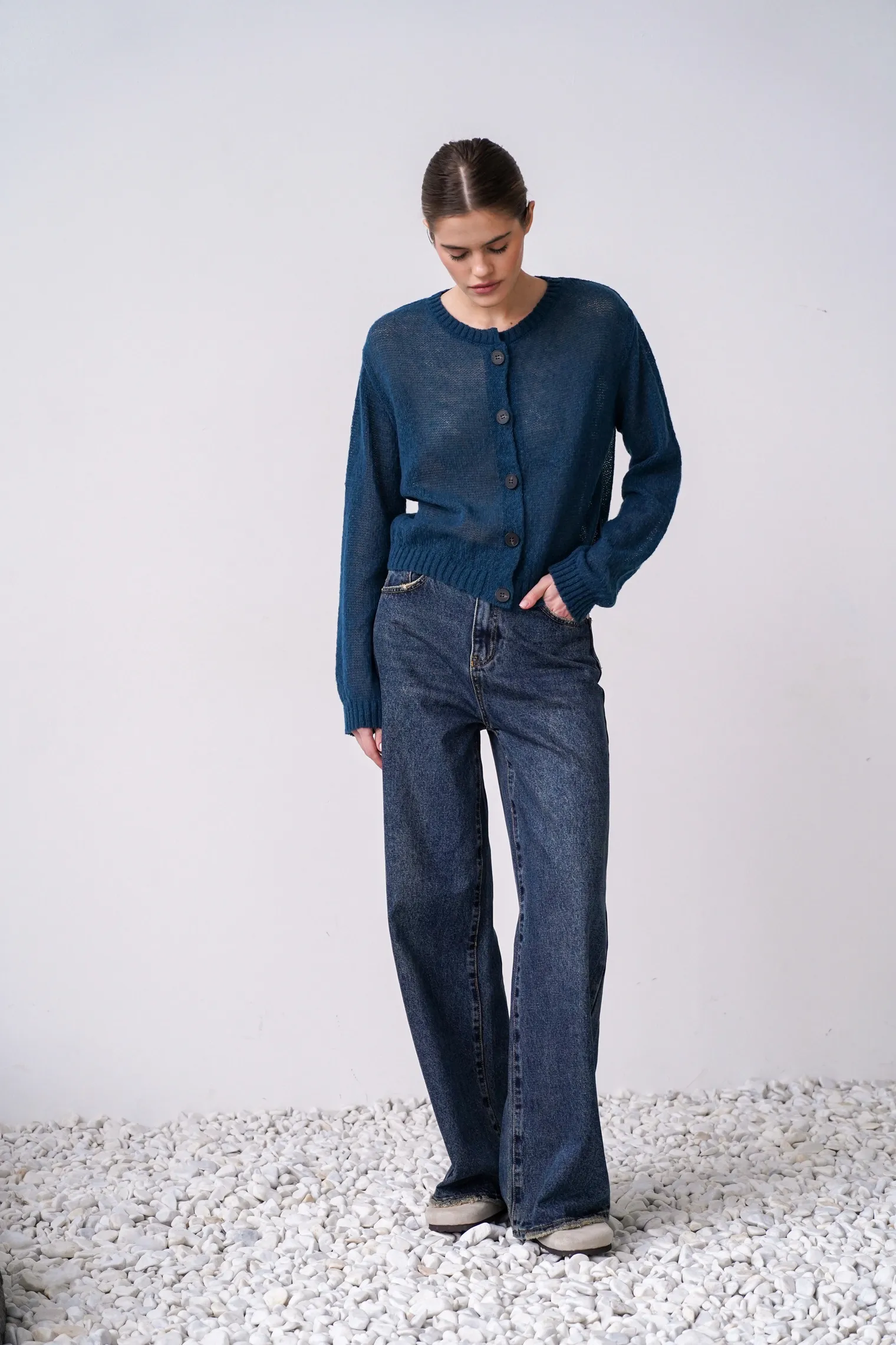 Кардиган ажурной вязки тёмно-синего цвета фото 4