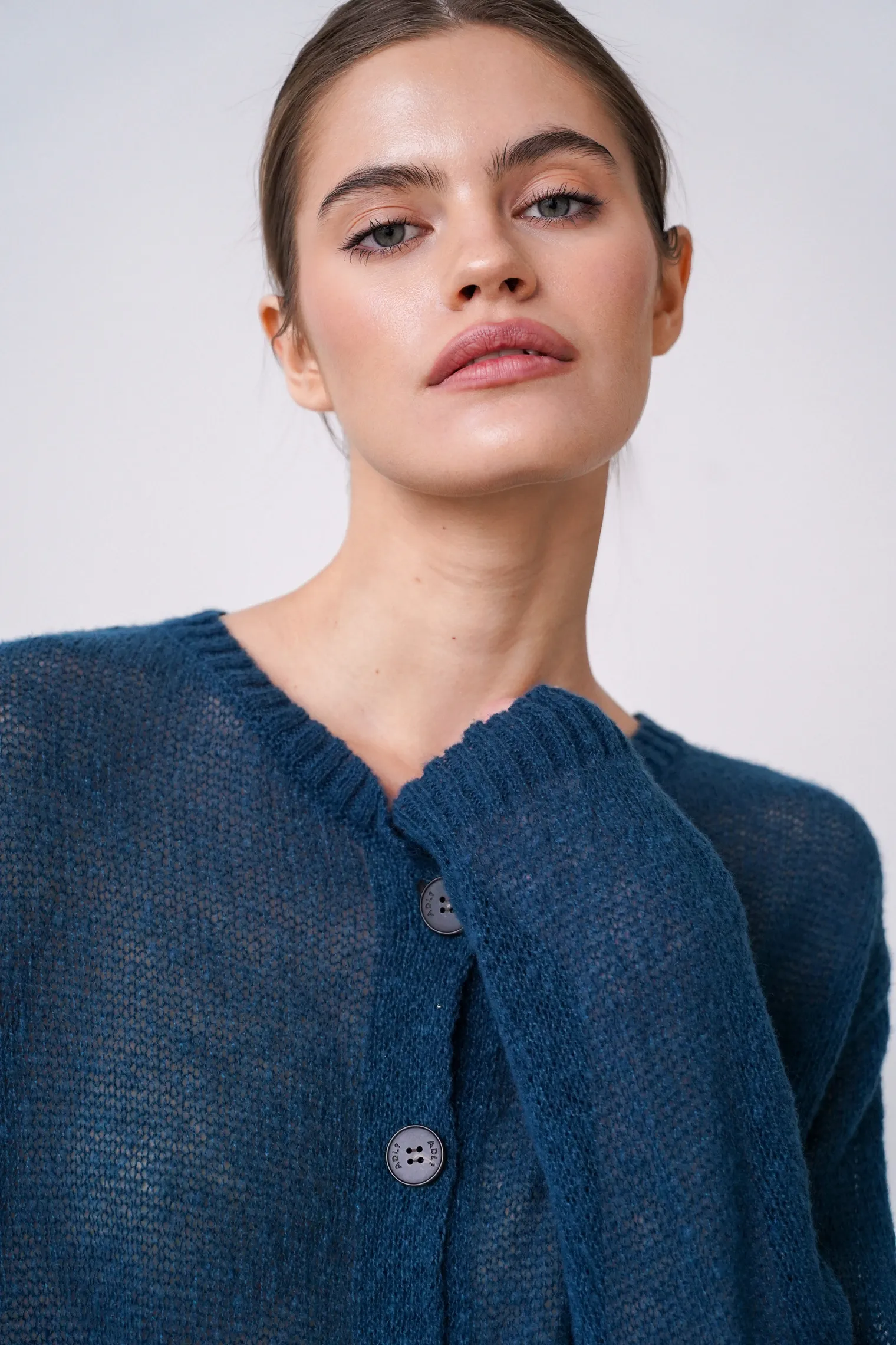 Кардиган ажурной вязки тёмно-синего цвета фото 1