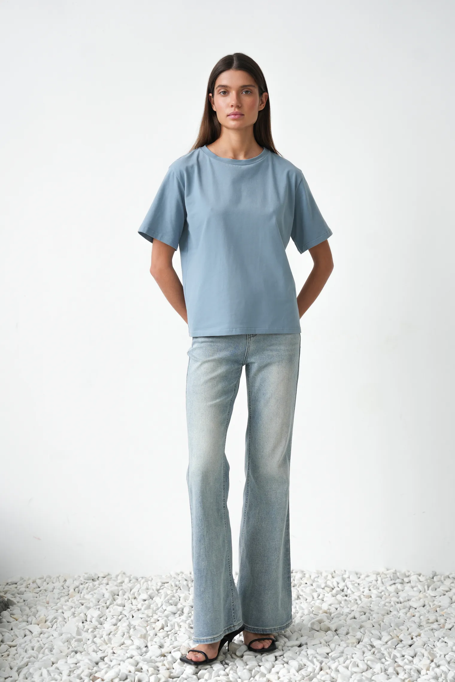 Джинсы клёш голубого цвета фото 3