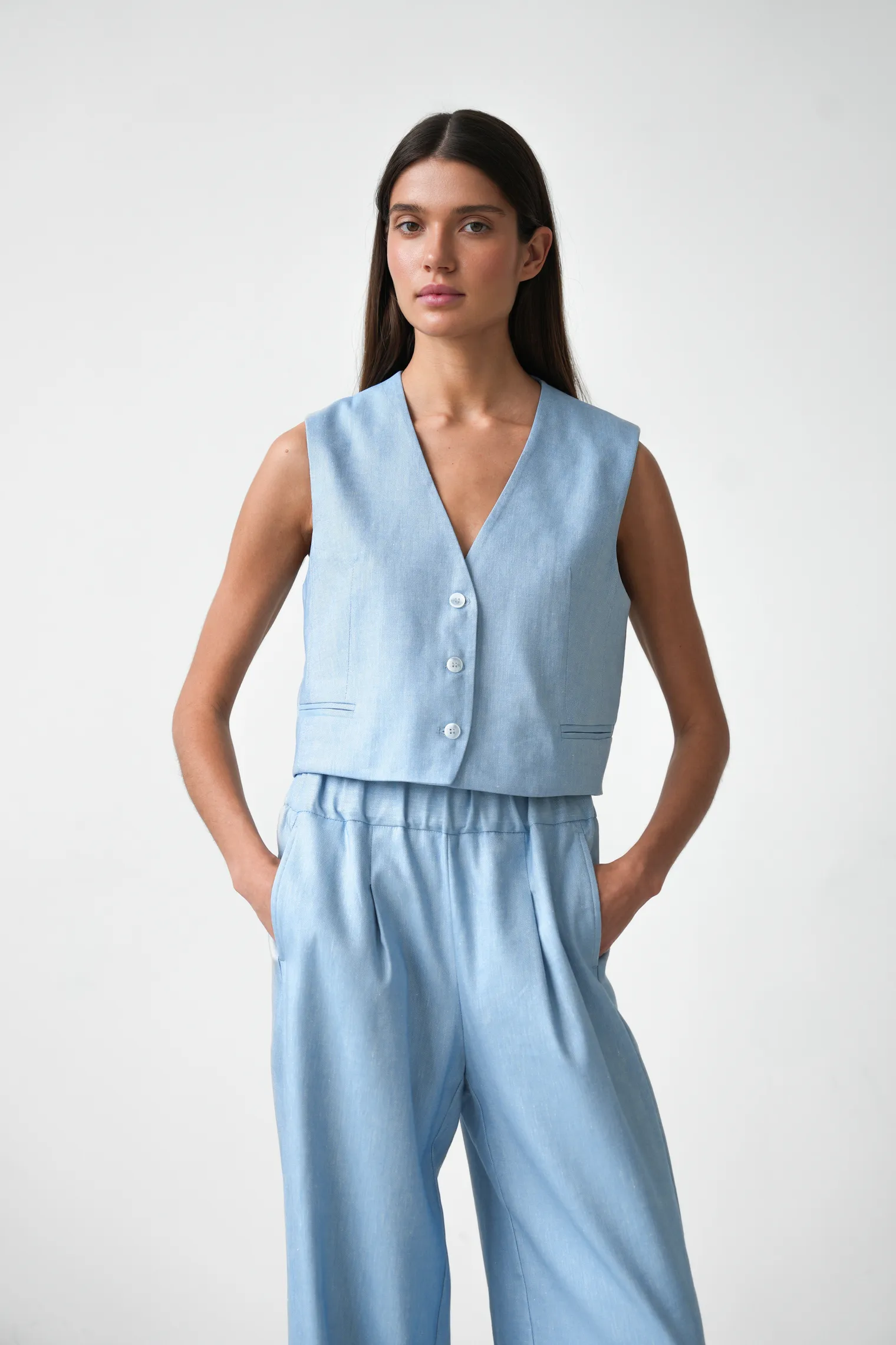 Жилет прямого кроя укороченный голубого цвета фото 5