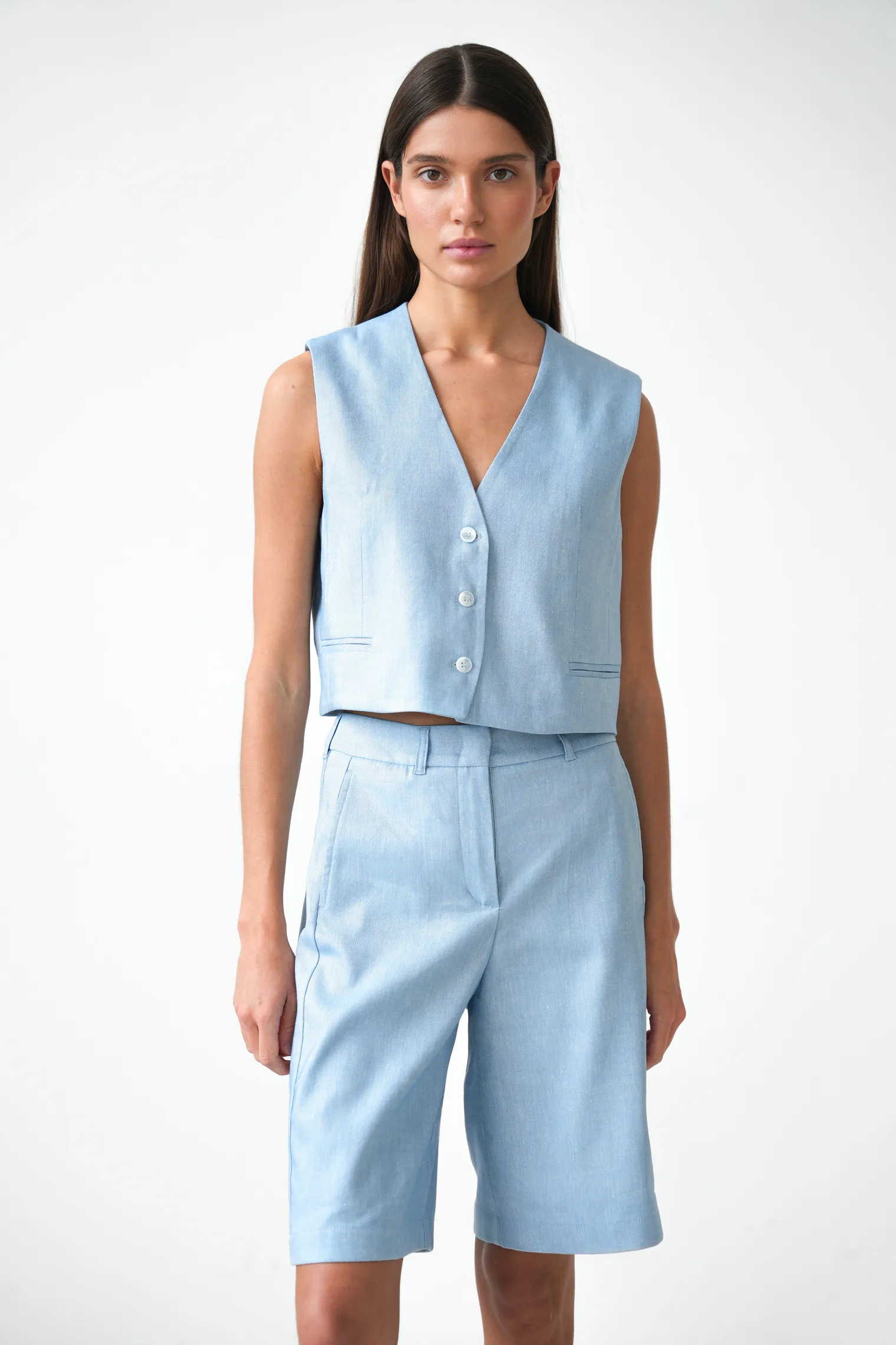 Жилет прямого кроя укороченный голубого цвета фото 1