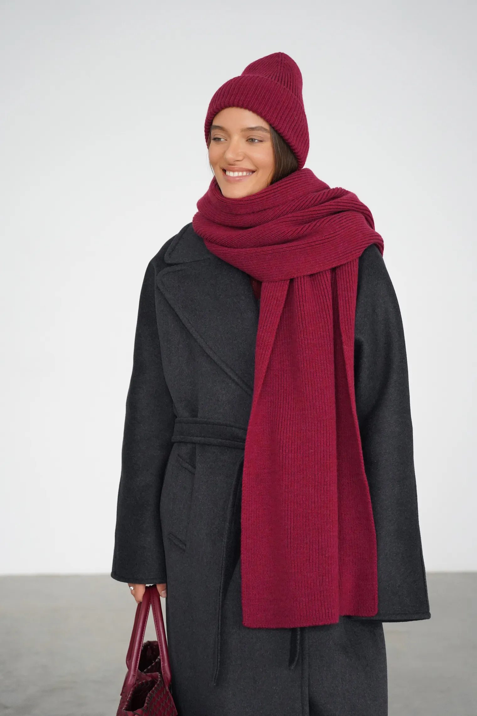 Шарф из шерсти мериноса винного цвета фото 1