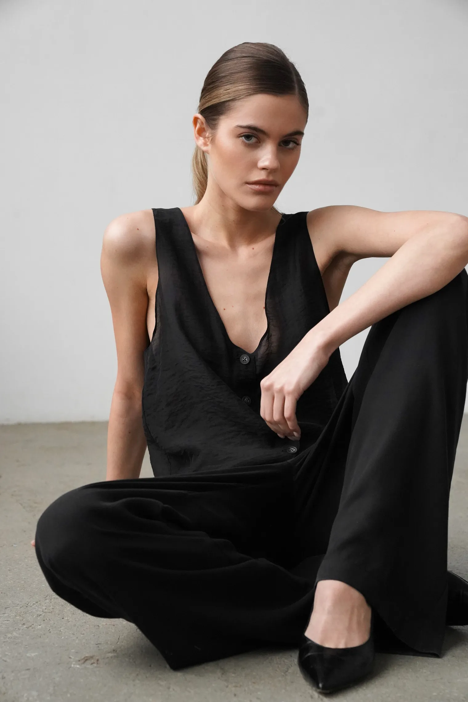 Жилет из прозрачной ткани чёрного цвета фото 1