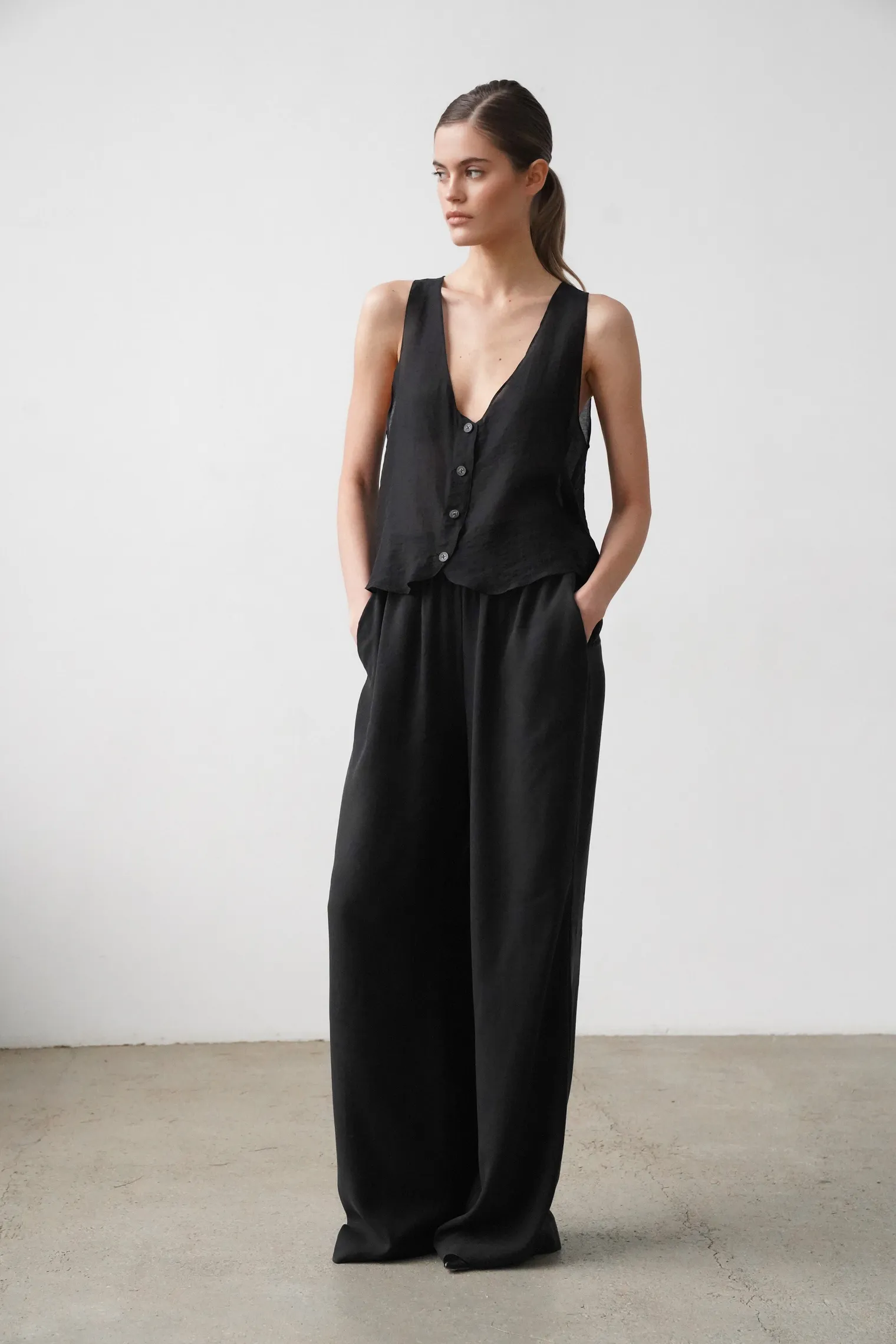 Жилет из прозрачной ткани чёрного цвета фото 5