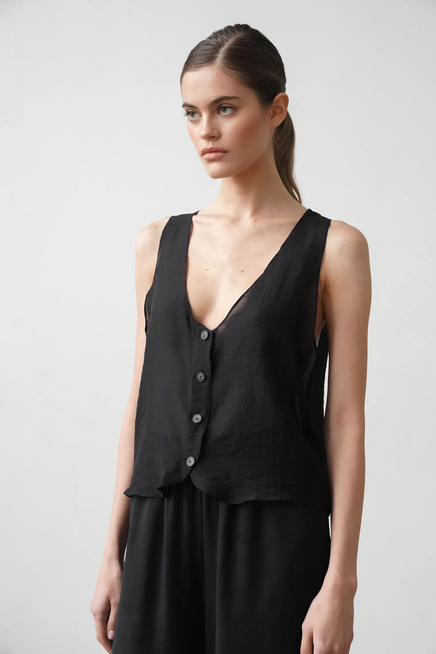 Жилет из прозрачной ткани чёрного цвета фото 8