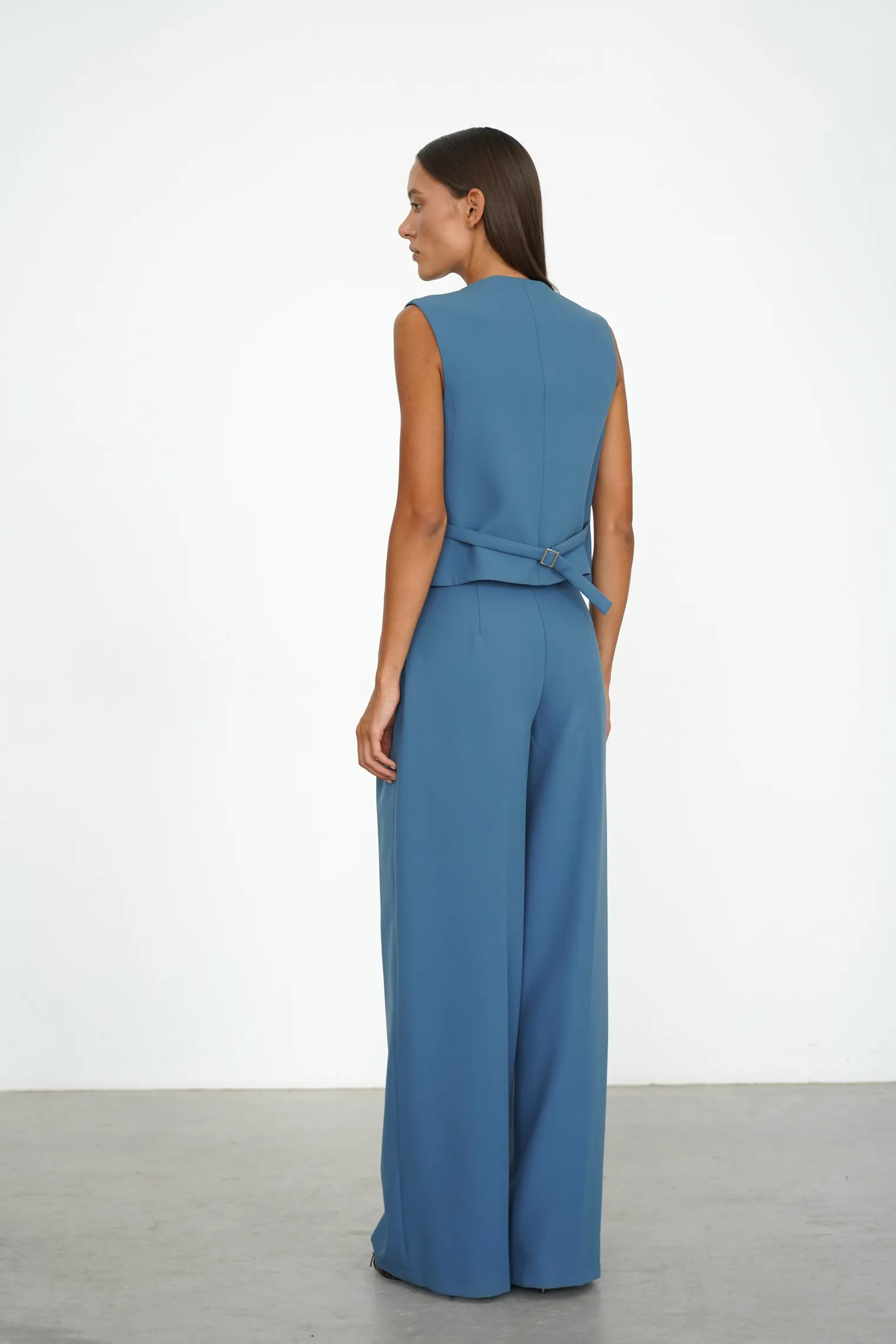 Брюки широкого кроя с завышенной талией со складками цвета деним фото 4