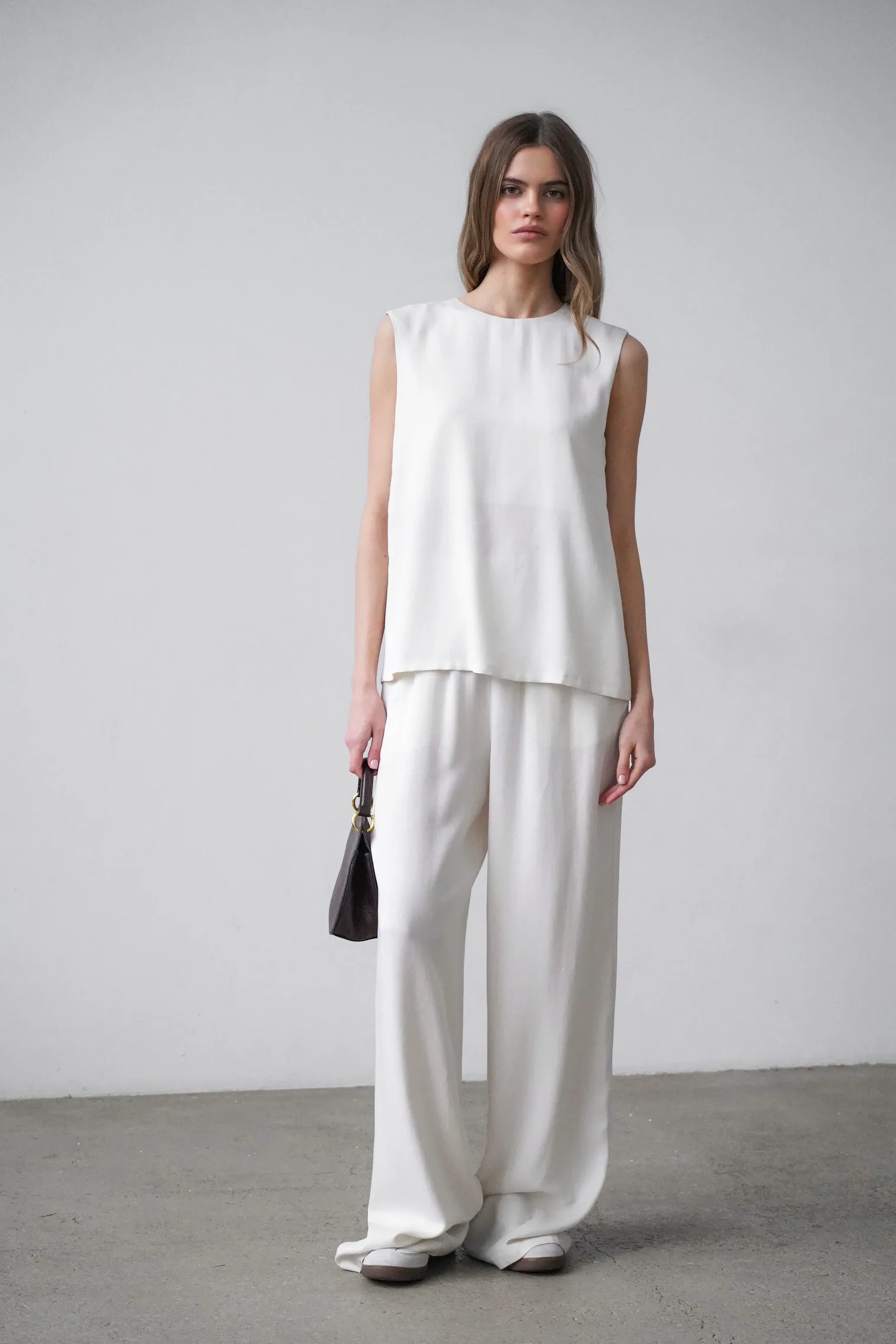 Брюки прямого кроя с карманами цвета тофу фото 3