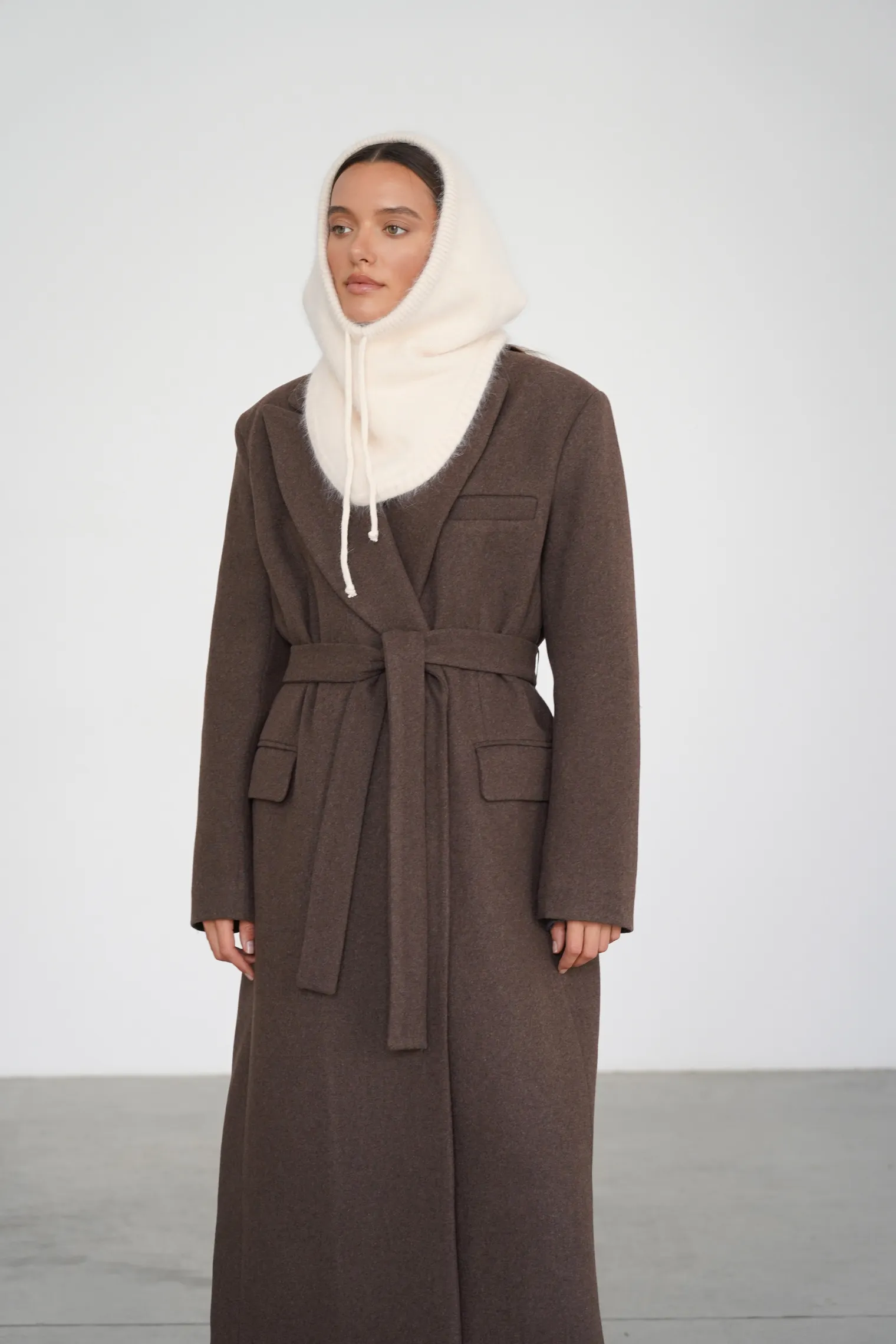 Капор из ангоры молочного цвета фото 6