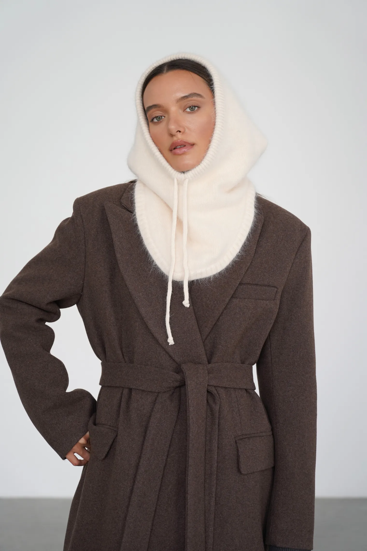 Капор из ангоры молочного цвета фото 7