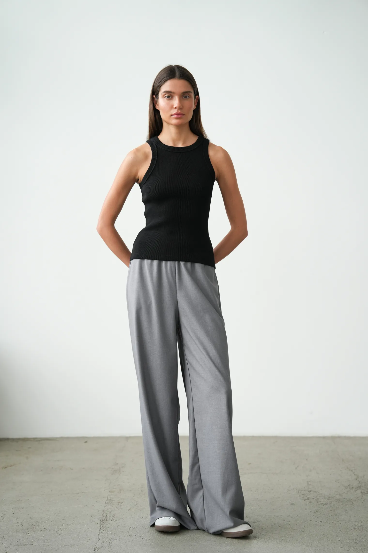 Майка в рубчик чёрного цвета фото 3