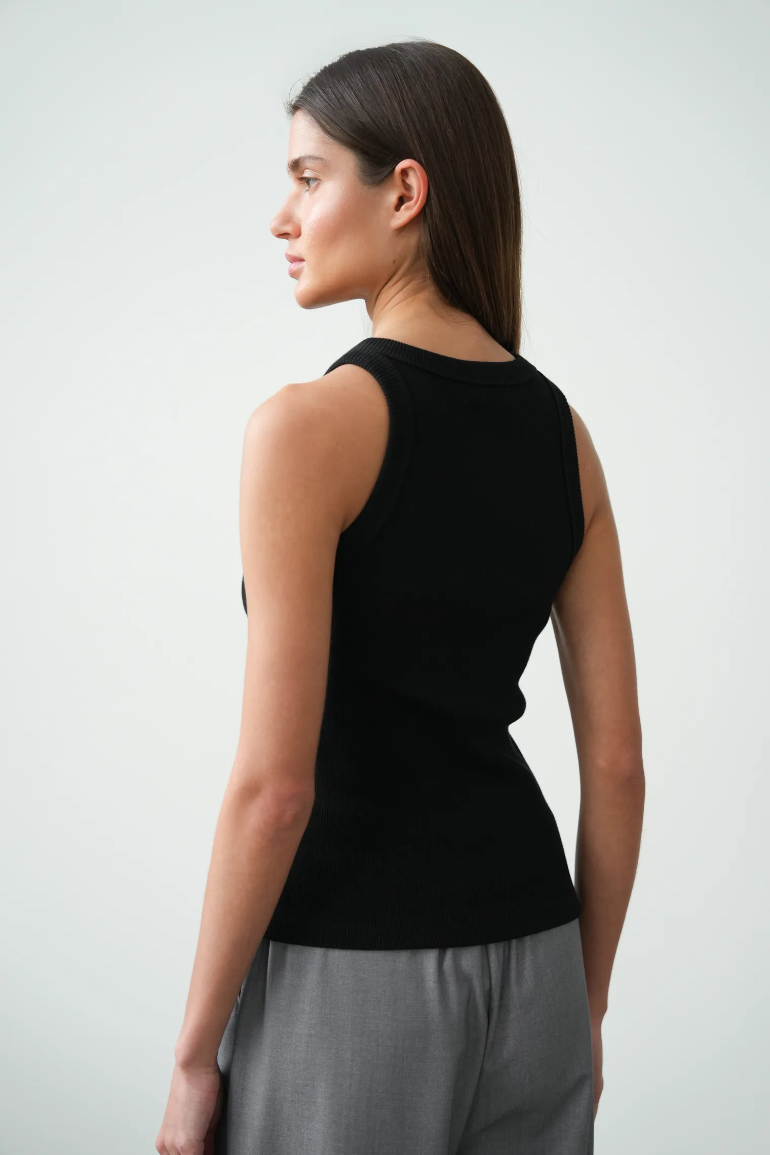 Майка в рубчик чёрного цвета фото 4