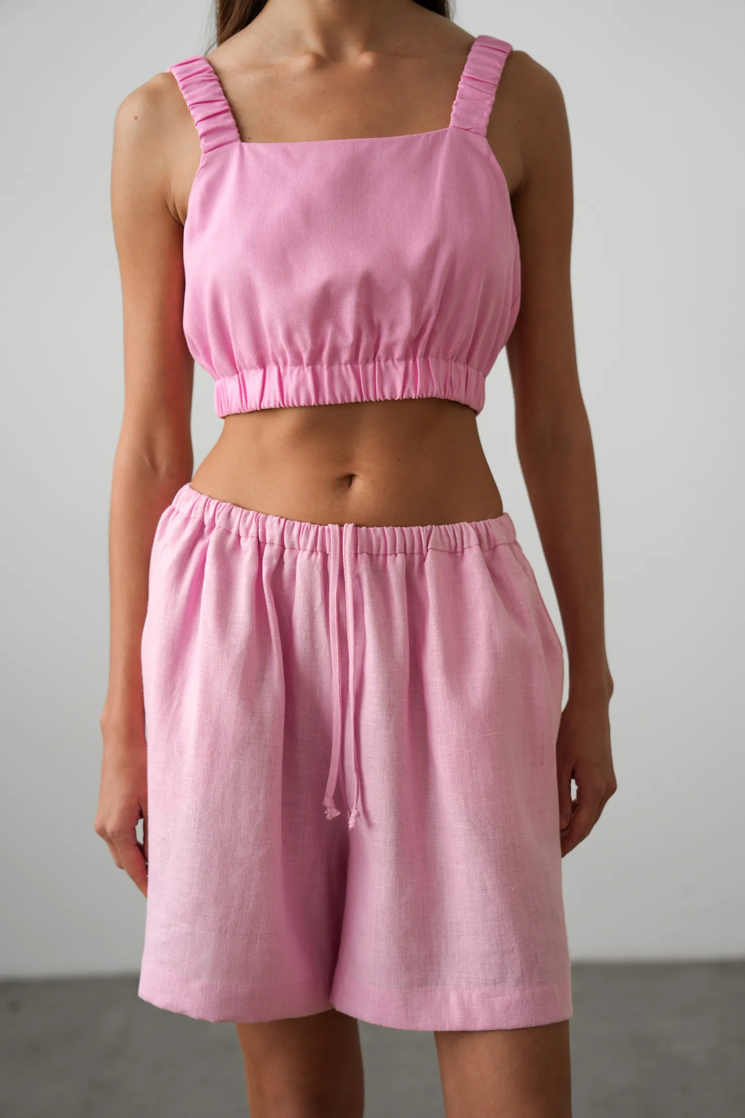 Топ на бретелях цвета пион фото 2