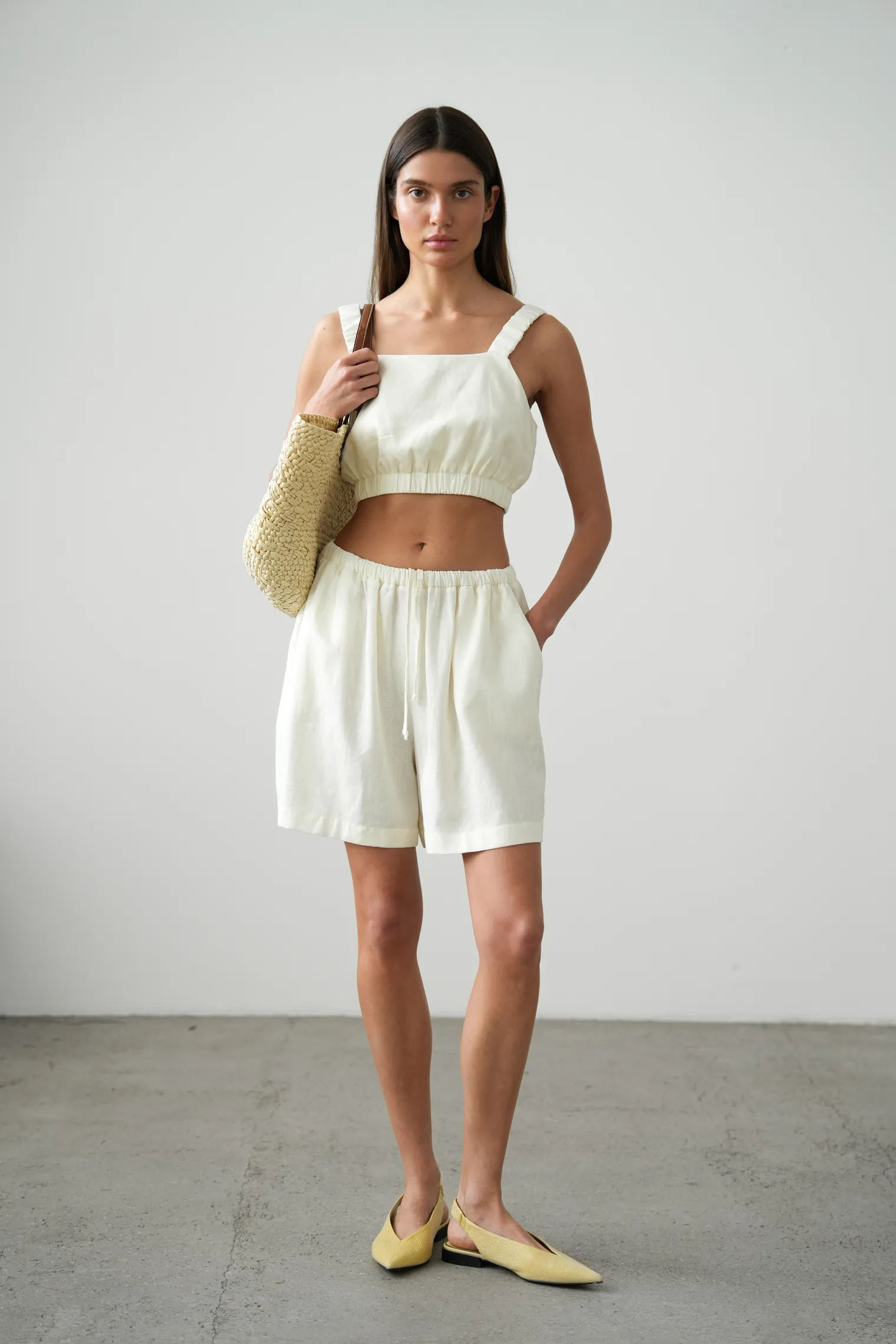 Топ на бретелях цвета тофу фото 6